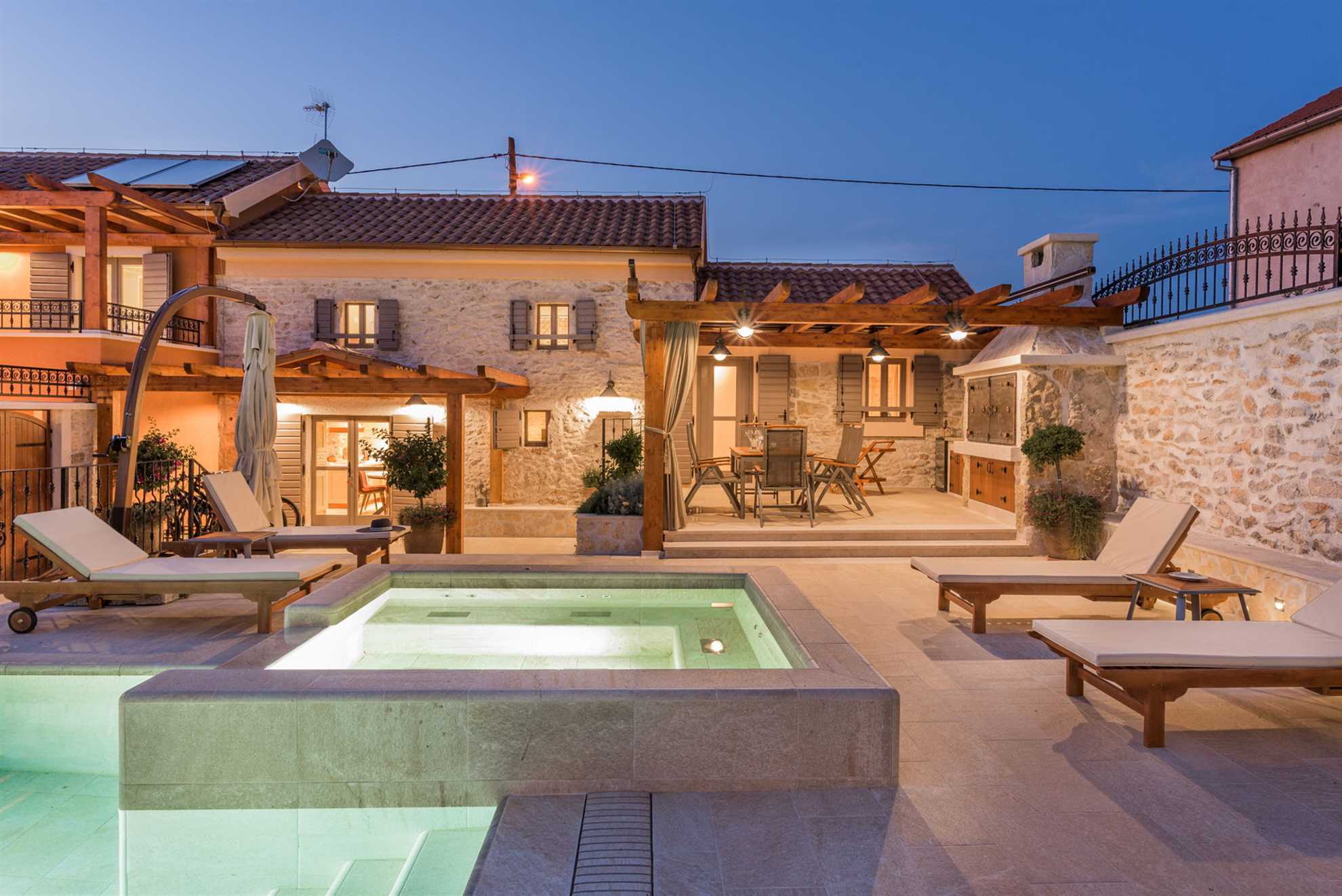 Holiday Home Adora with Pool