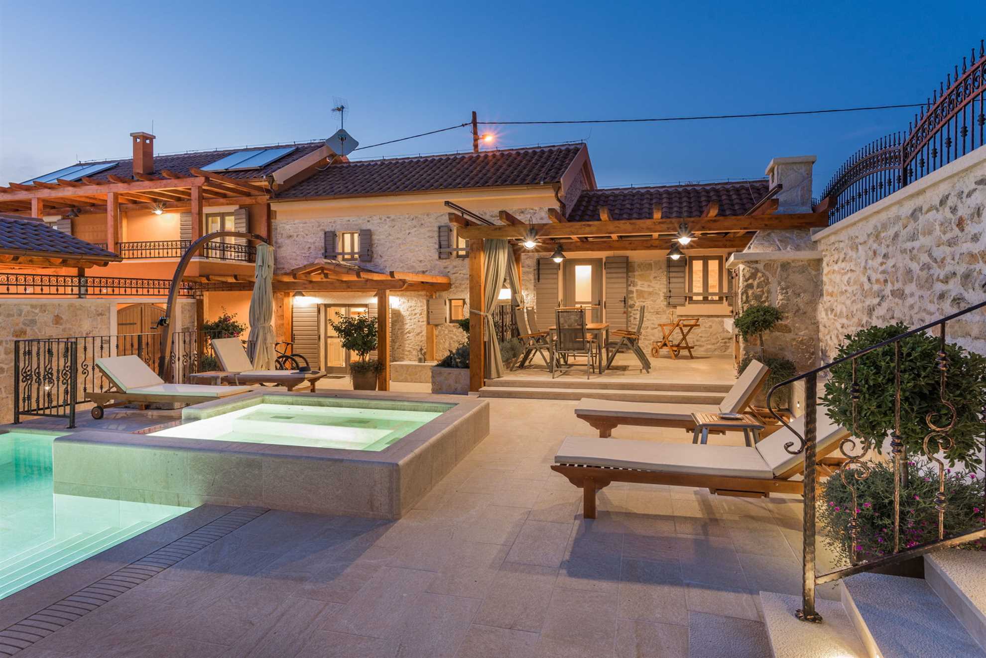 Holiday Home Adora with Pool