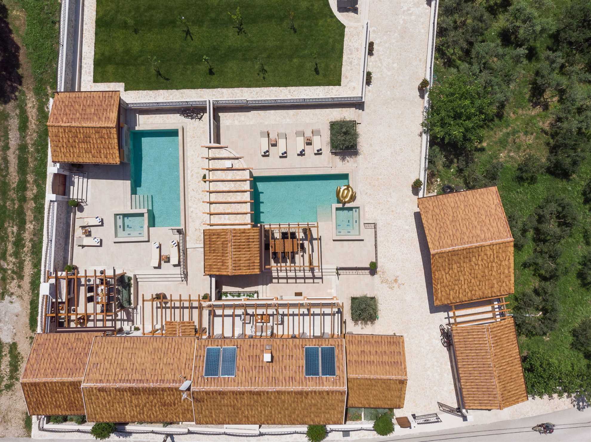 Holiday Home Adora with Pool