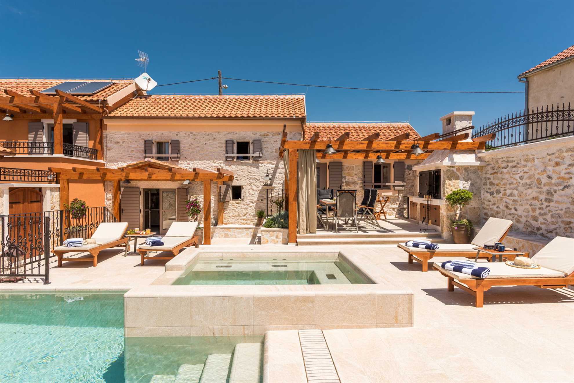 Holiday Home Adora with Pool