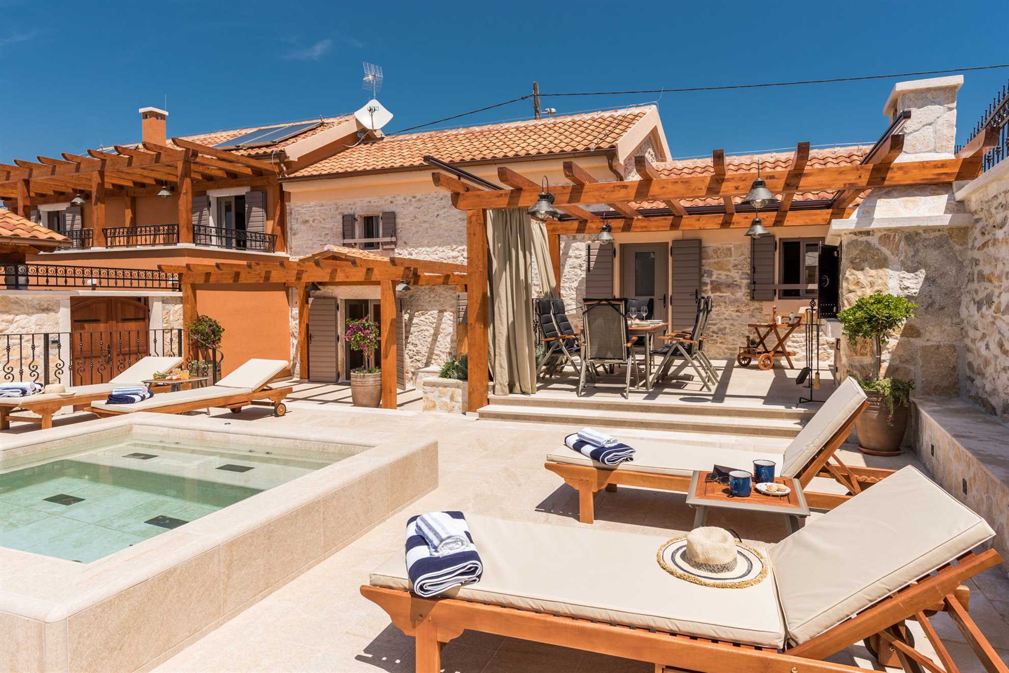 Holiday Home Adora with Pool