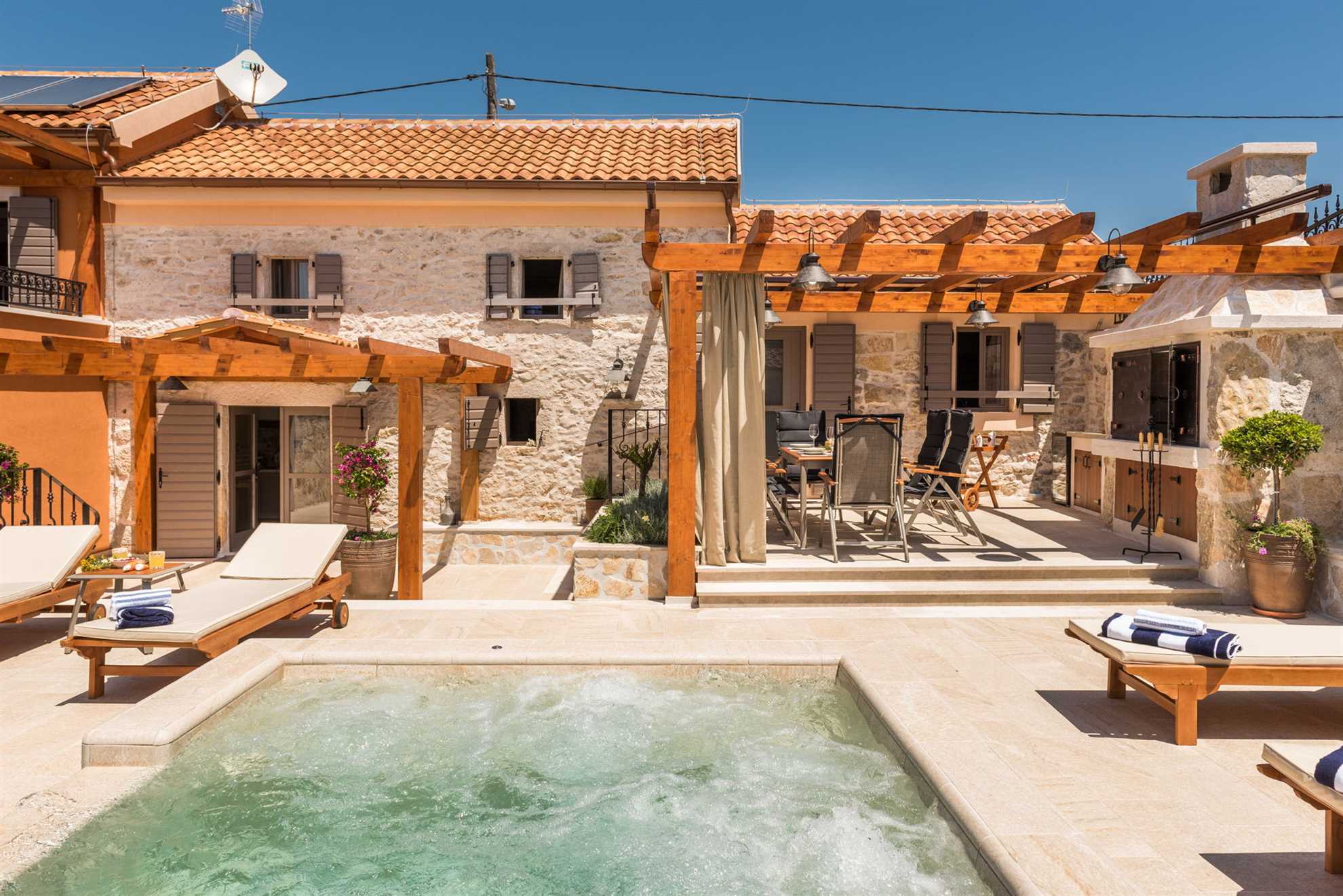 Holiday Home Adora with Pool