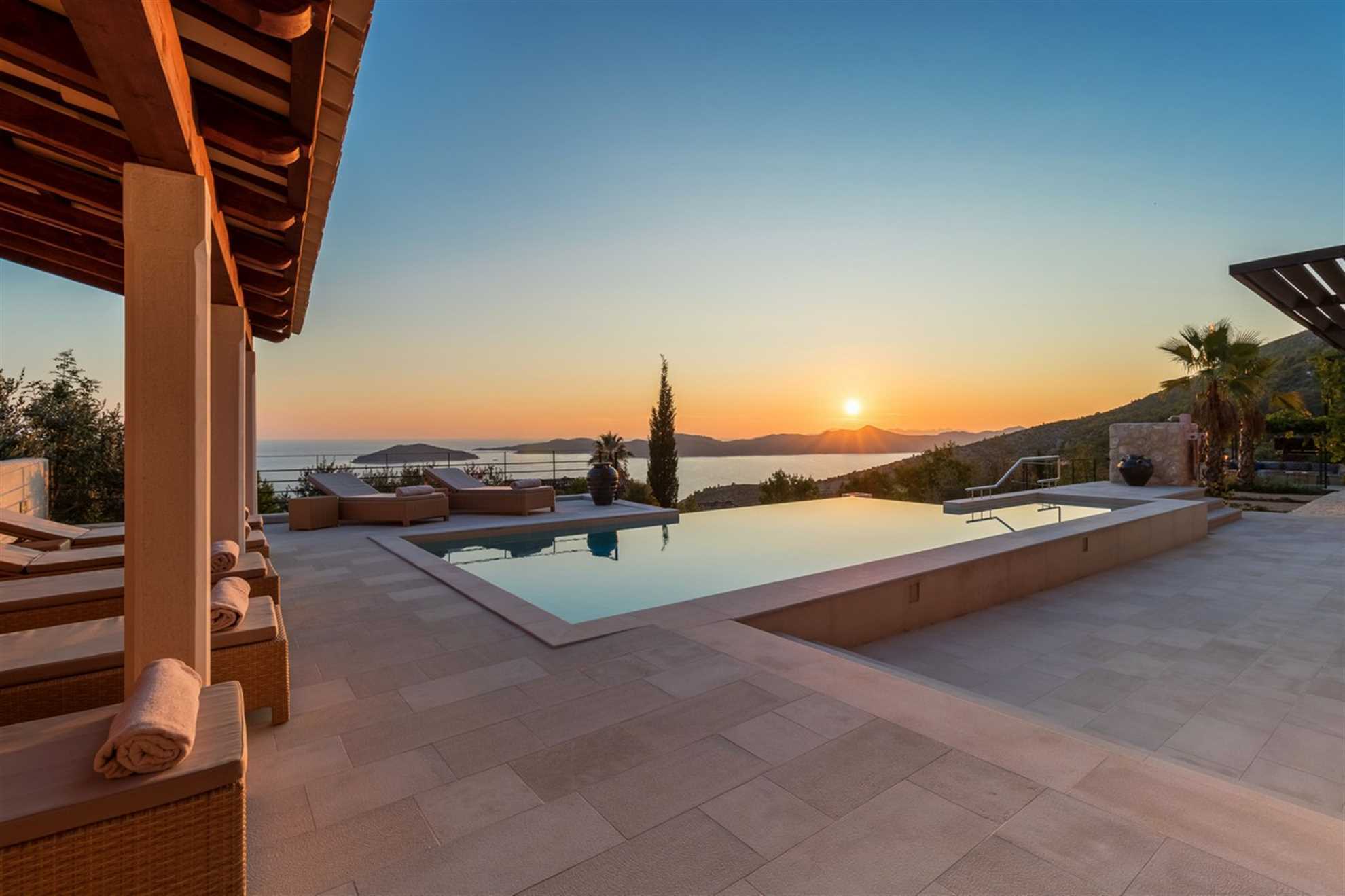 Image of Luxury Villa New World with Pool