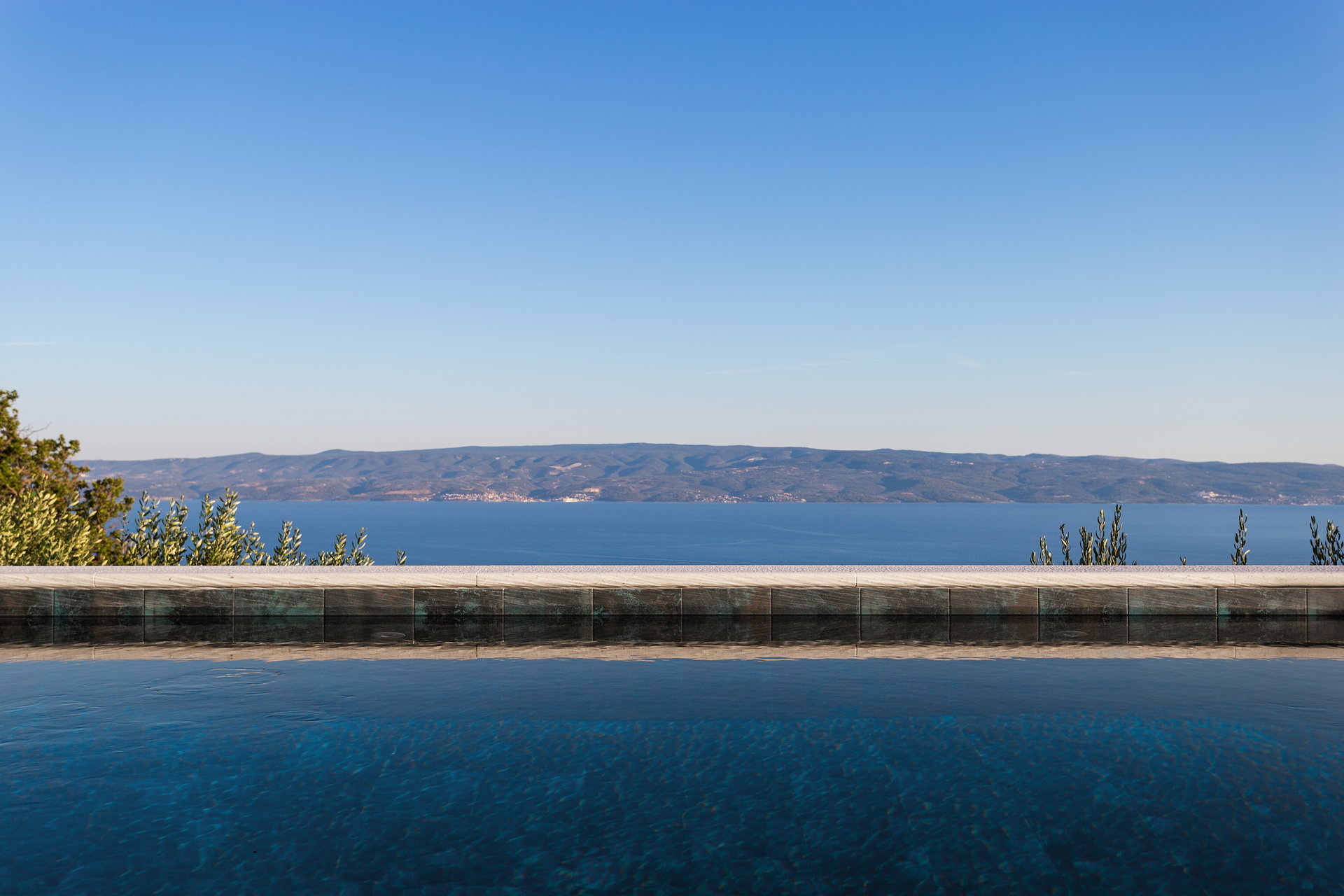 Luxury Villa Aileron with Pool
