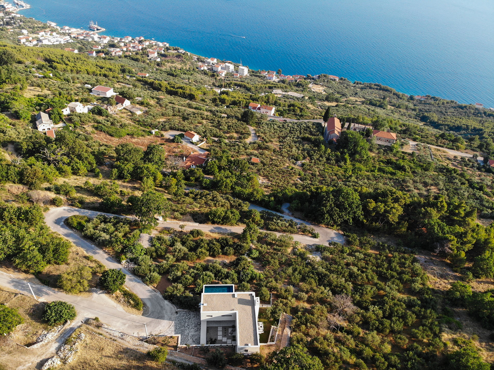 Luxury Villa Aileron with Pool