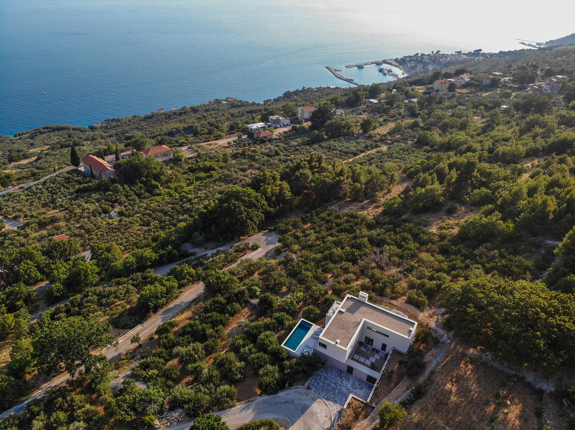 Luxury Villa Aileron with Pool
