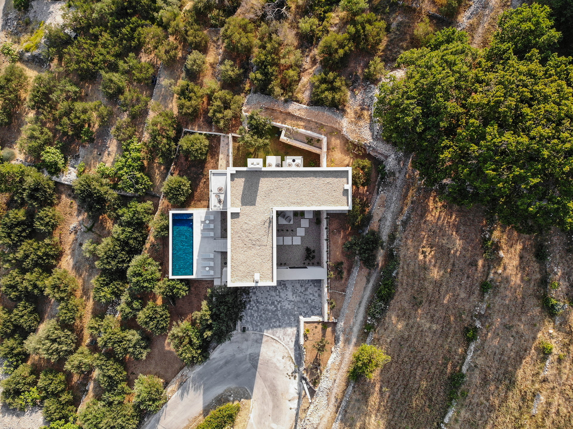 Luxury Villa Aileron with Pool