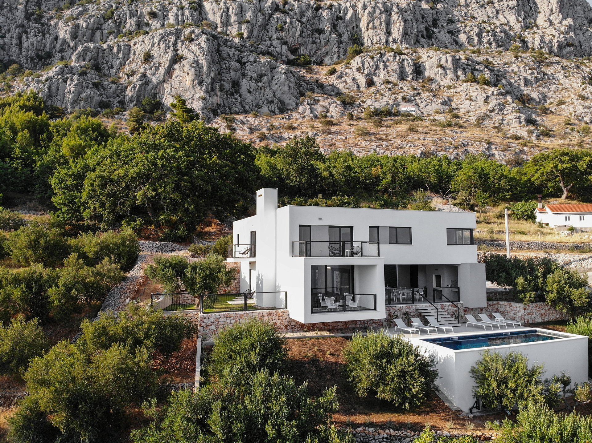 Luxury Villa Aileron with Pool