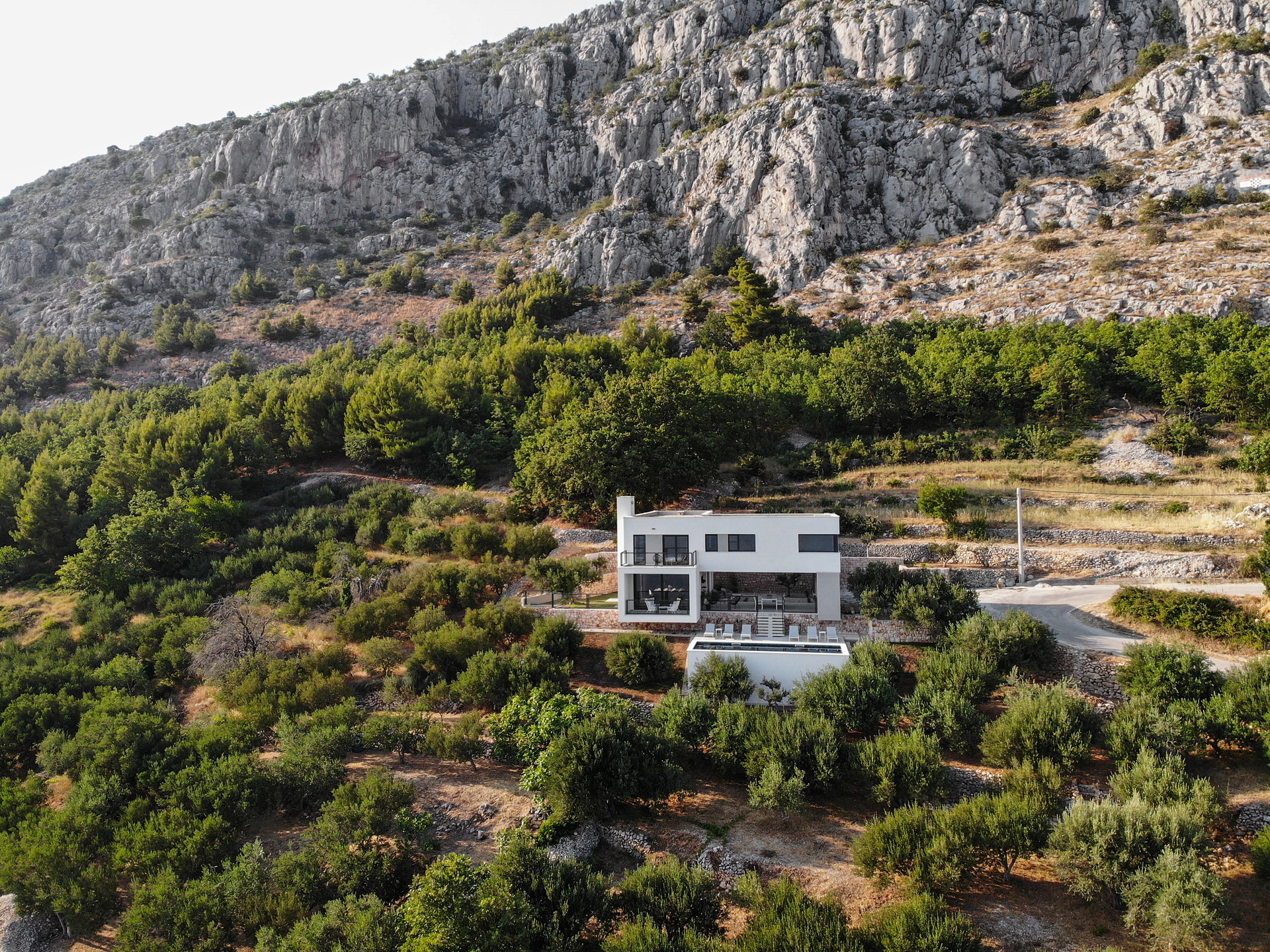 Luxury Villa Aileron with Pool