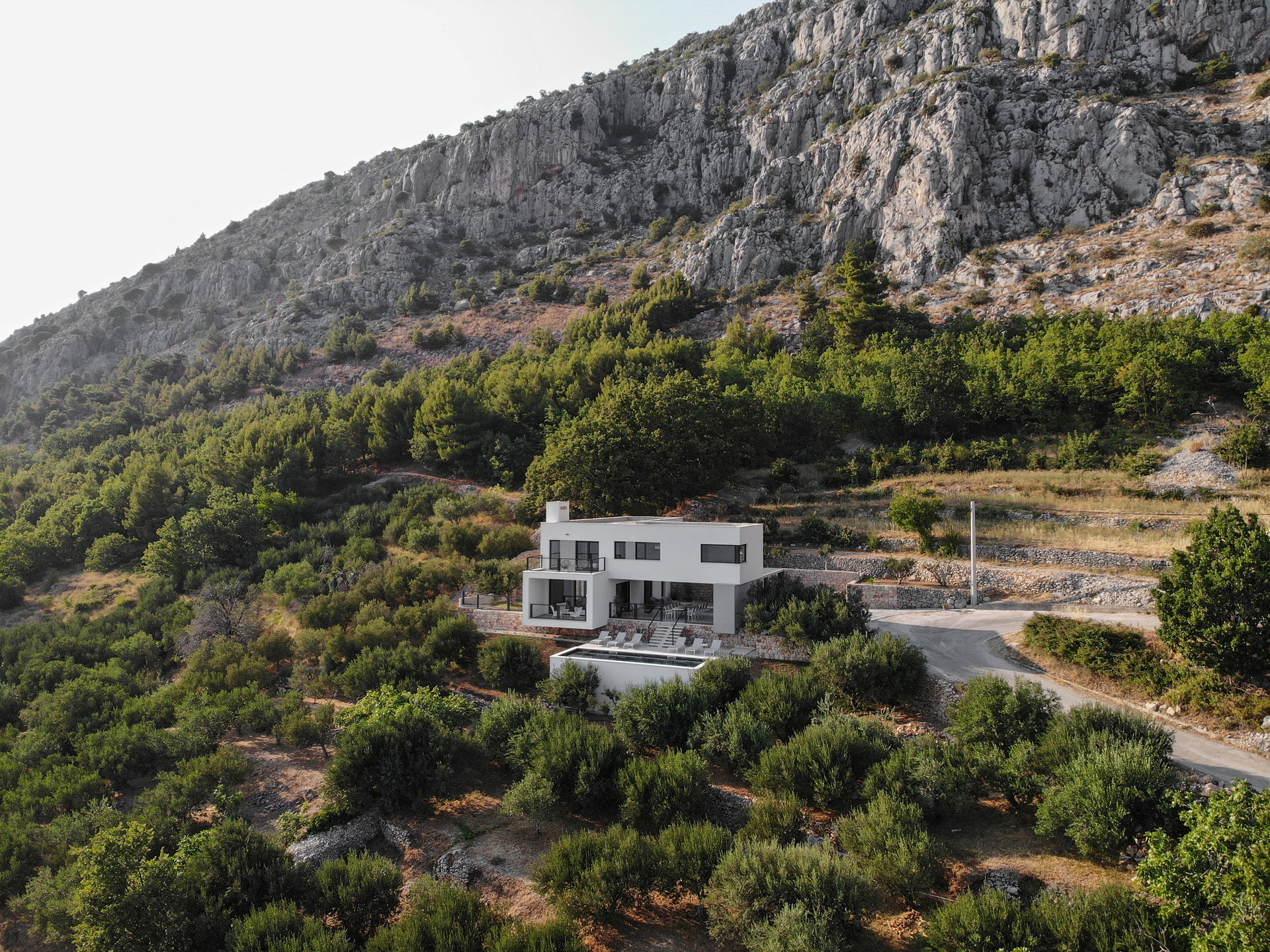 Luxury Villa Aileron with Pool