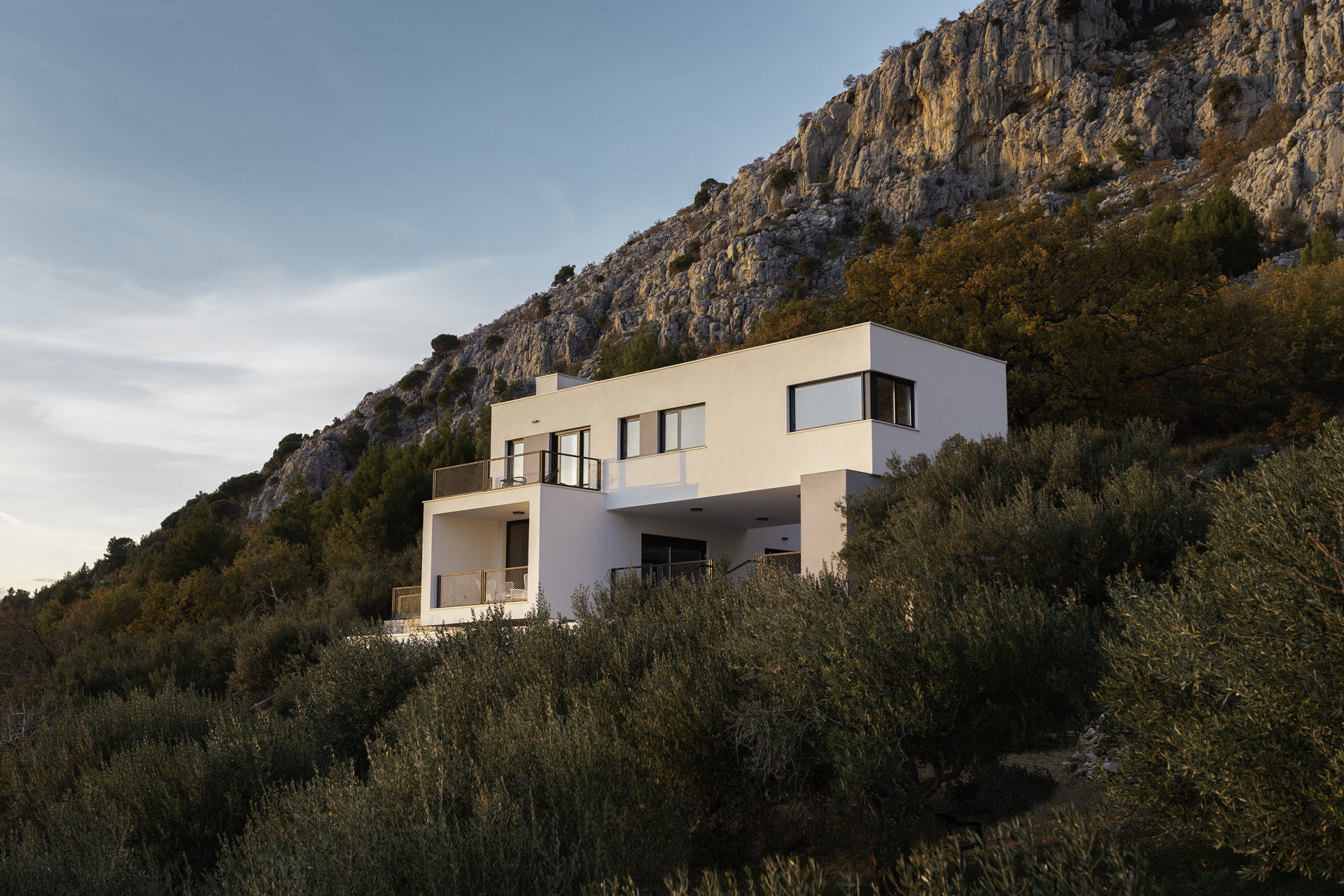Luxury Villa Aileron with Pool