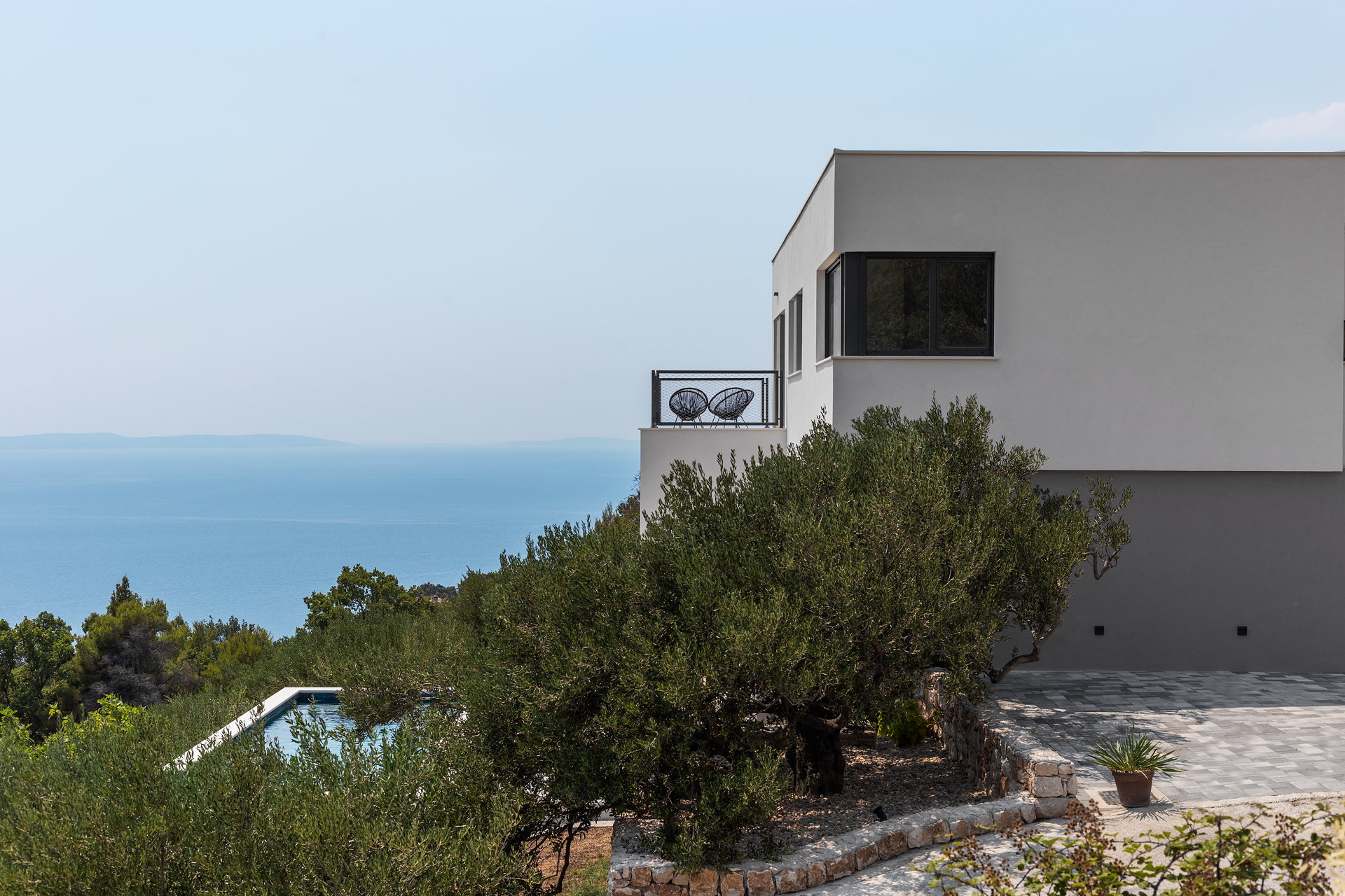 Luxury Villa Aileron with Pool