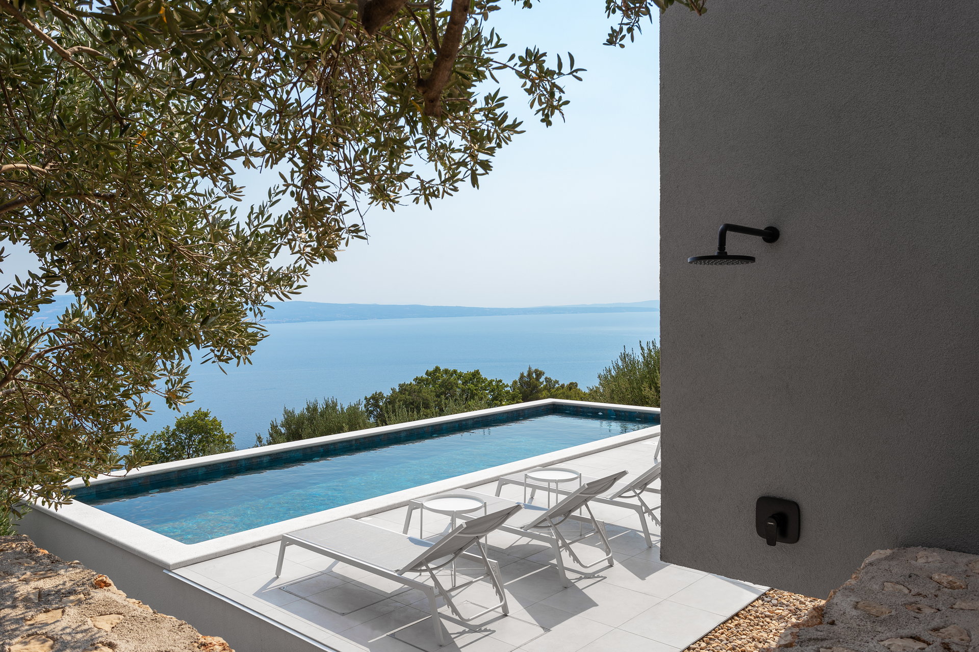 Luxury Villa Aileron with Pool