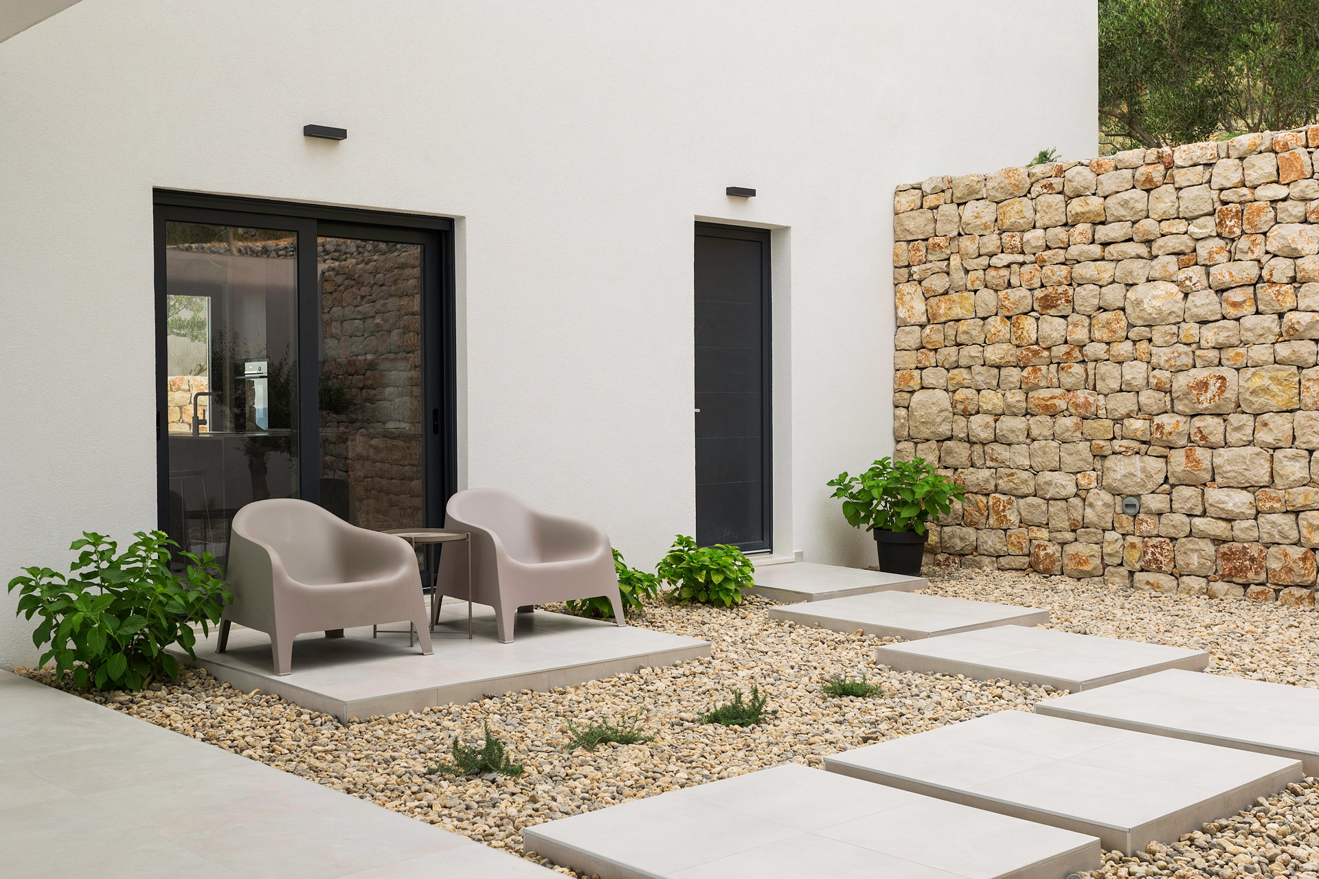 Luxury Villa Aileron with Pool