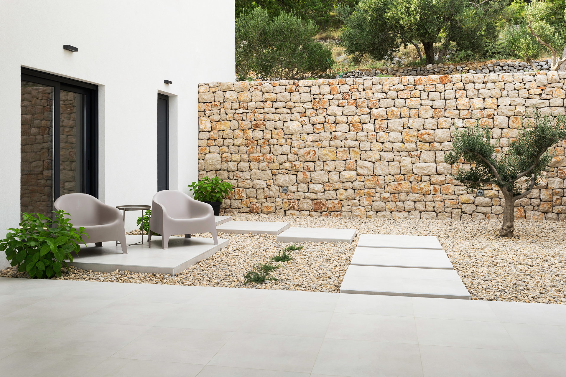 Luxury Villa Aileron with Pool