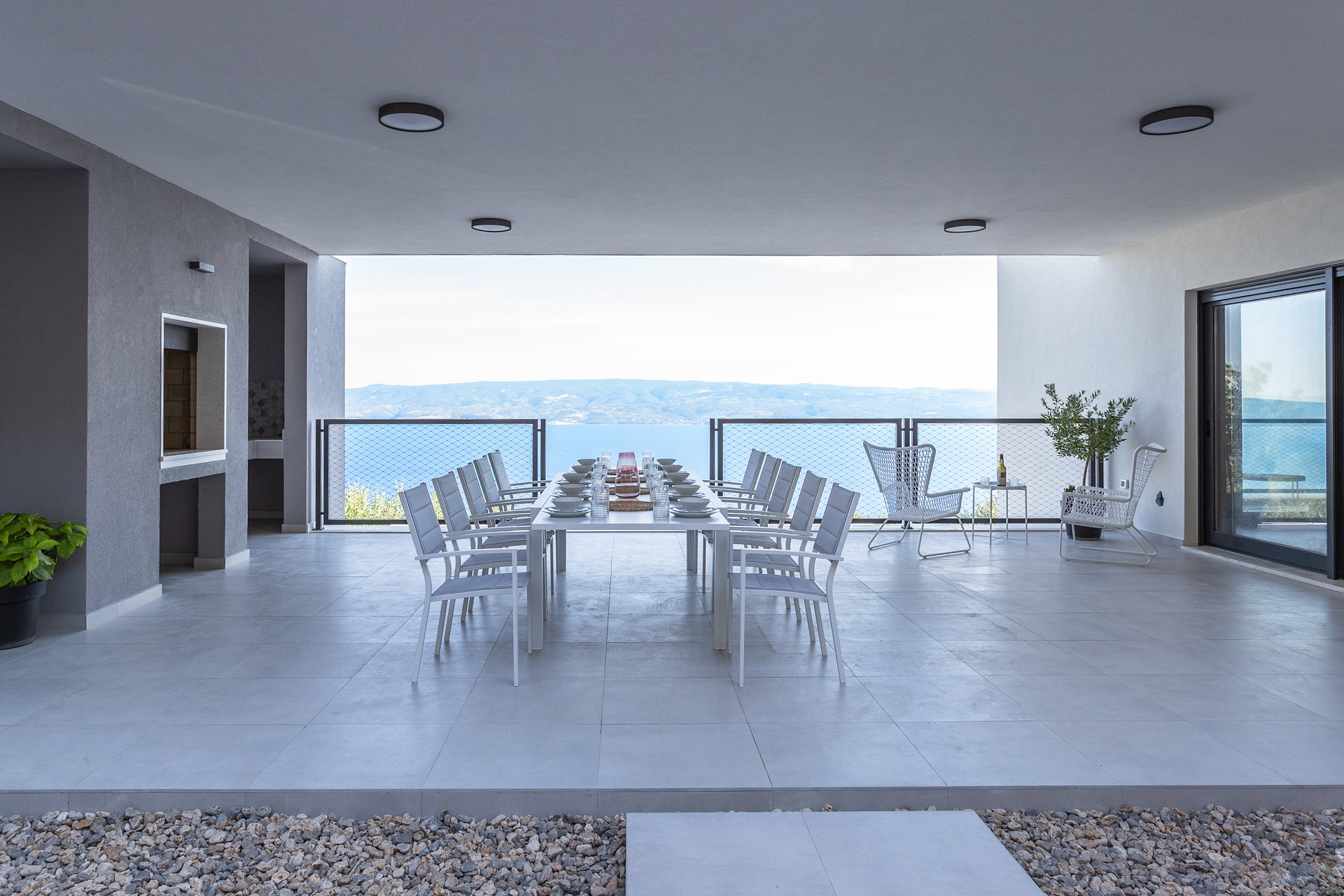 Luxury Villa Aileron with Pool