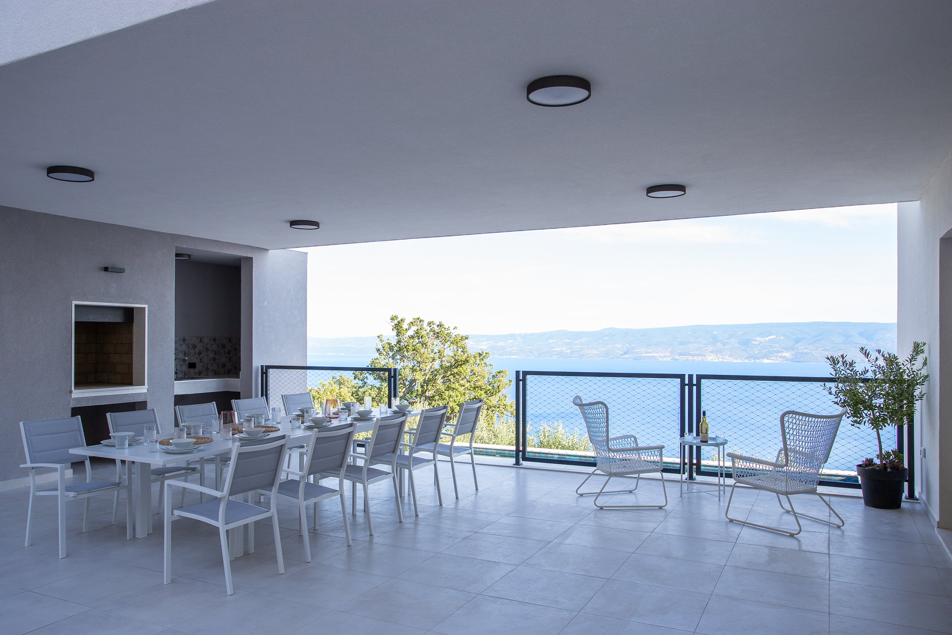 Luxury Villa Aileron with Pool