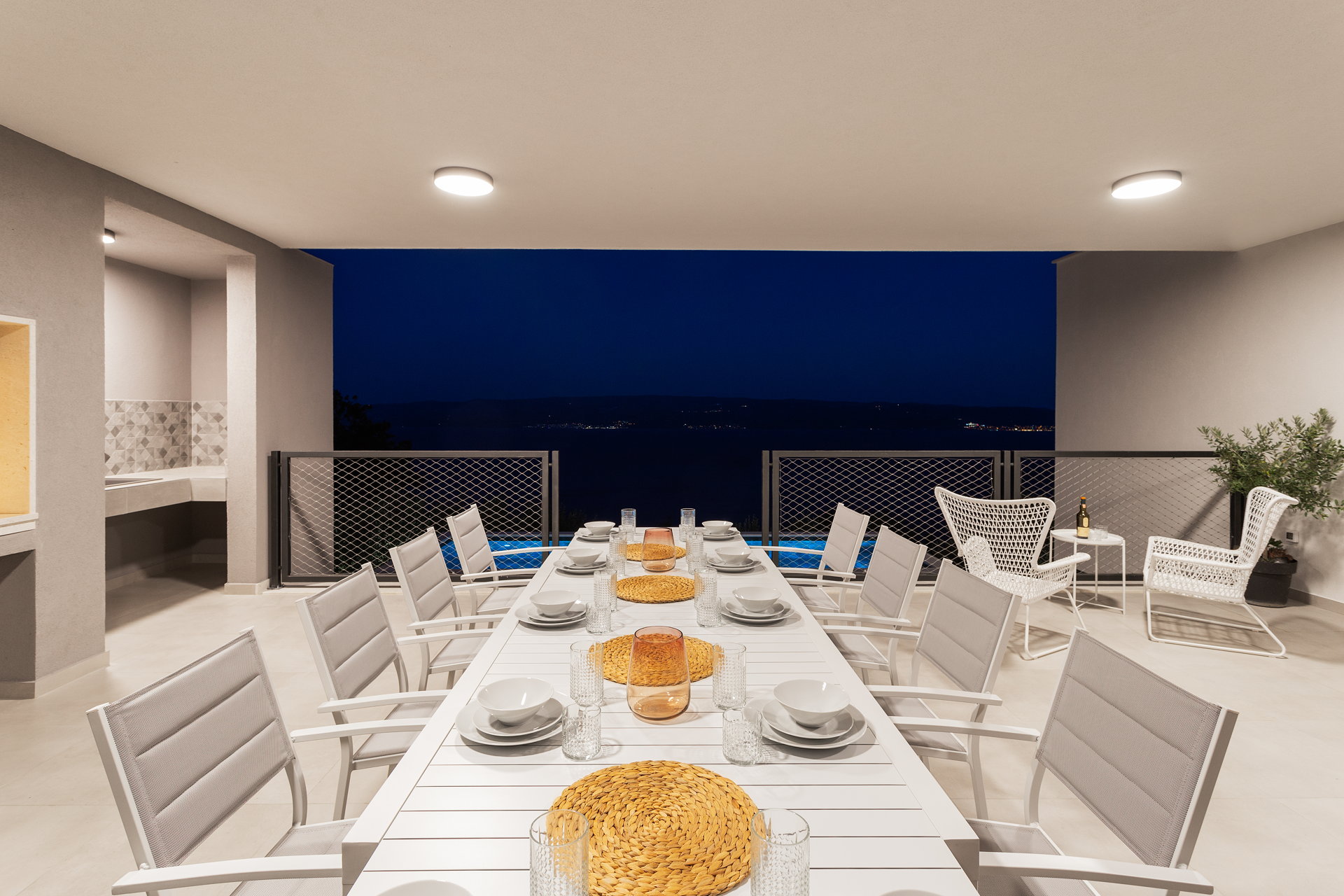Luxury Villa Aileron with Pool