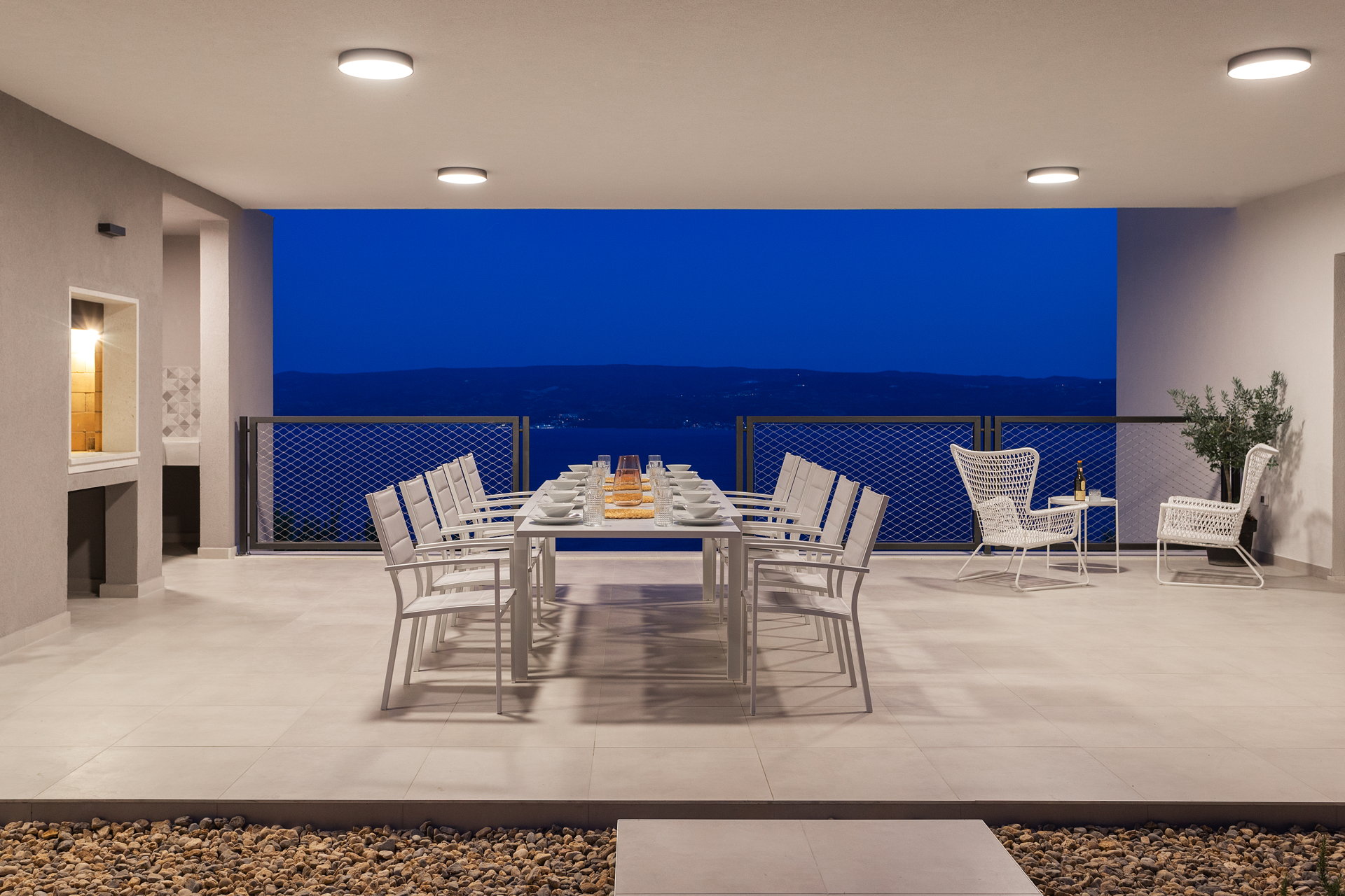 Luxury Villa Aileron with Pool