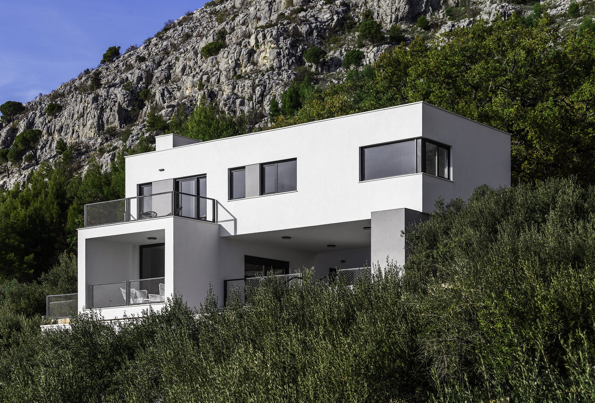 Luxury Villa Aileron with Pool