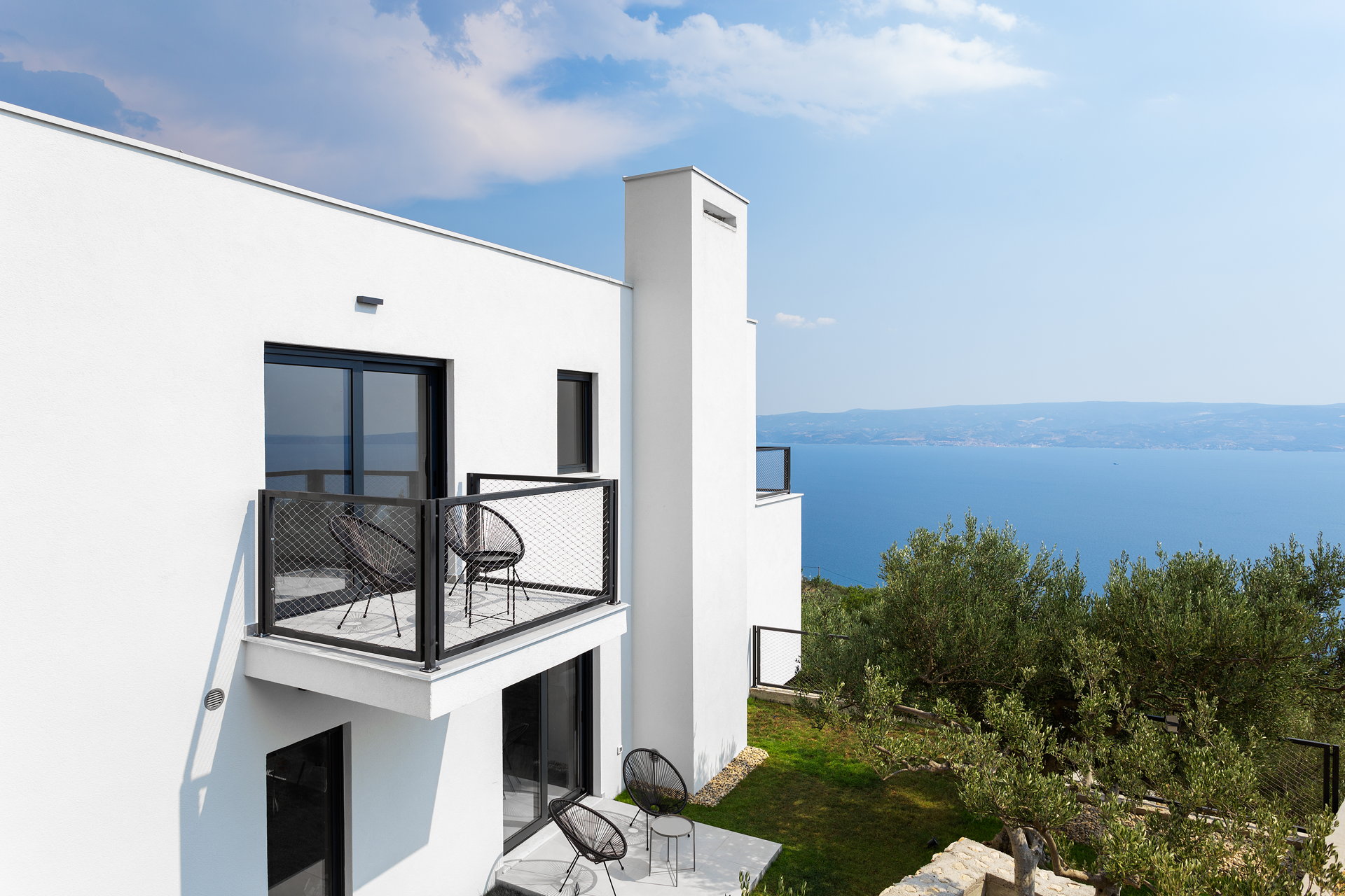 Luxury Villa Aileron with Pool