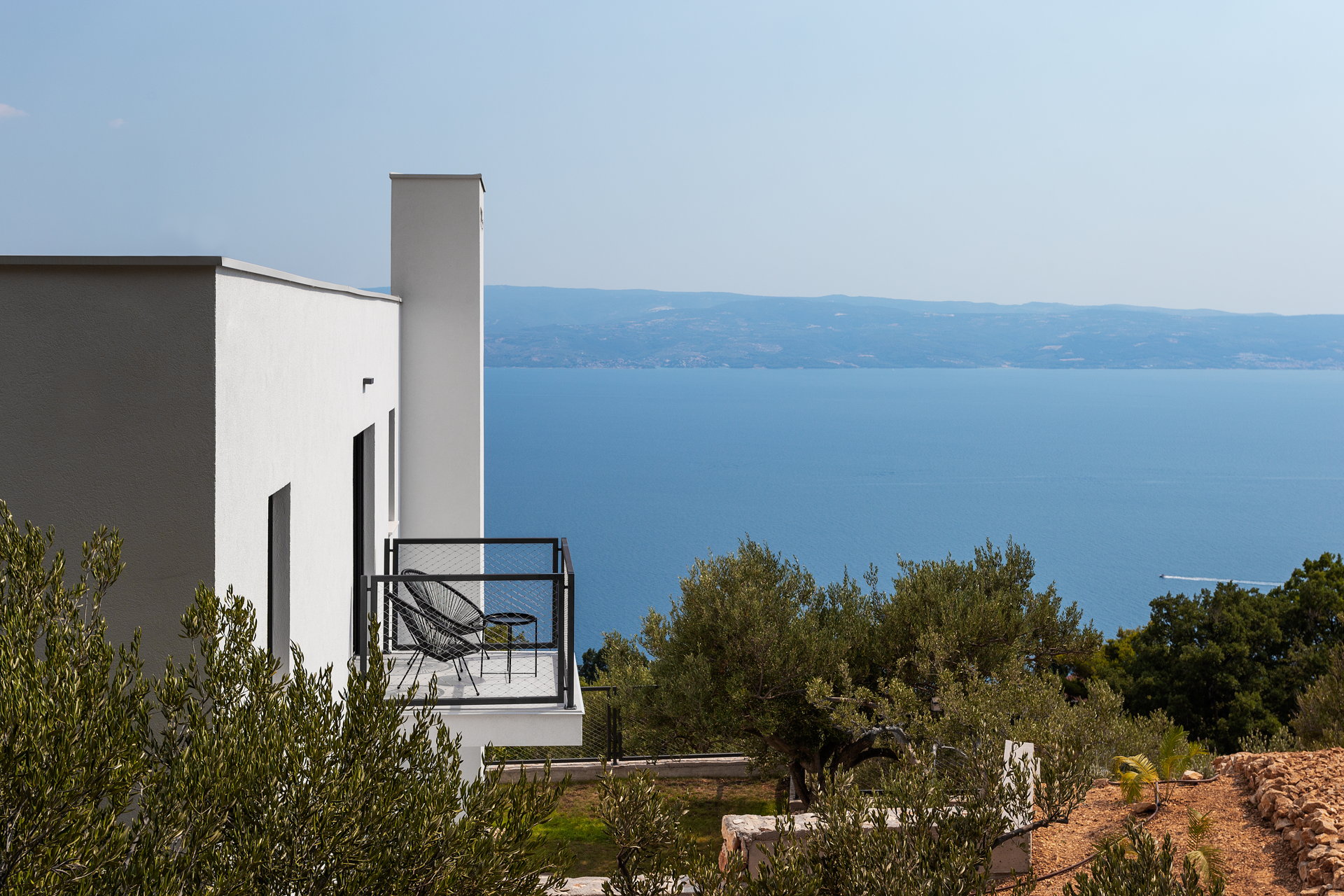 Luxury Villa Aileron with Pool