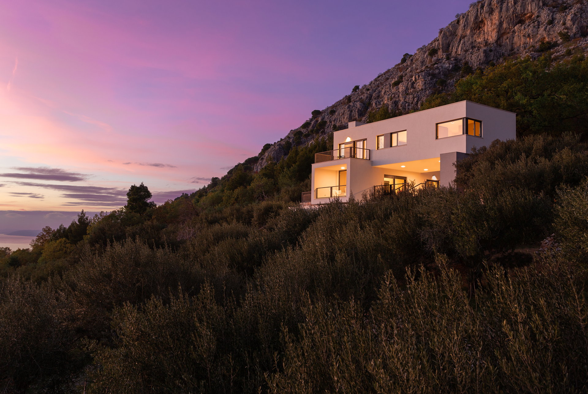 Luxury Villa Aileron with Pool