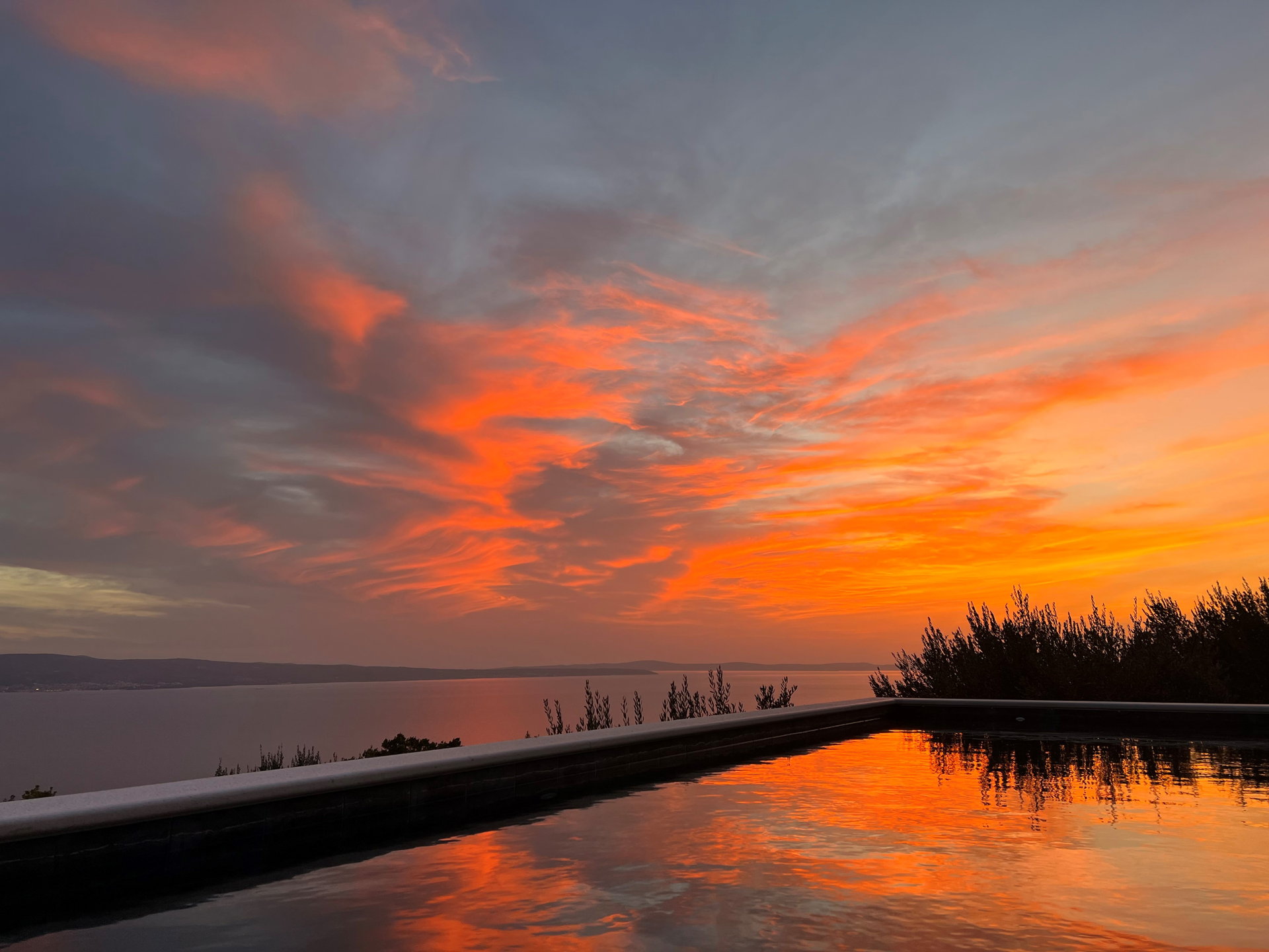 Luxury Villa Aileron with Pool