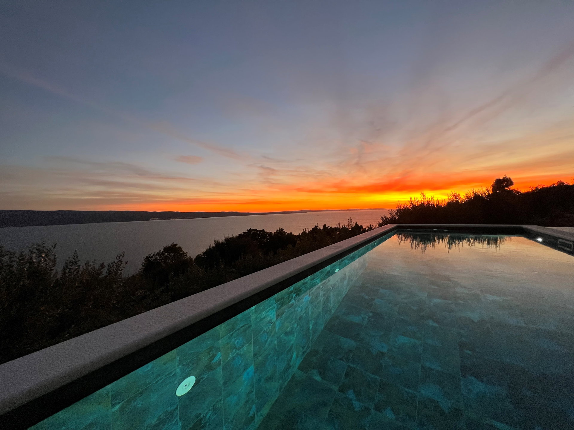 Luxury Villa Aileron with Pool