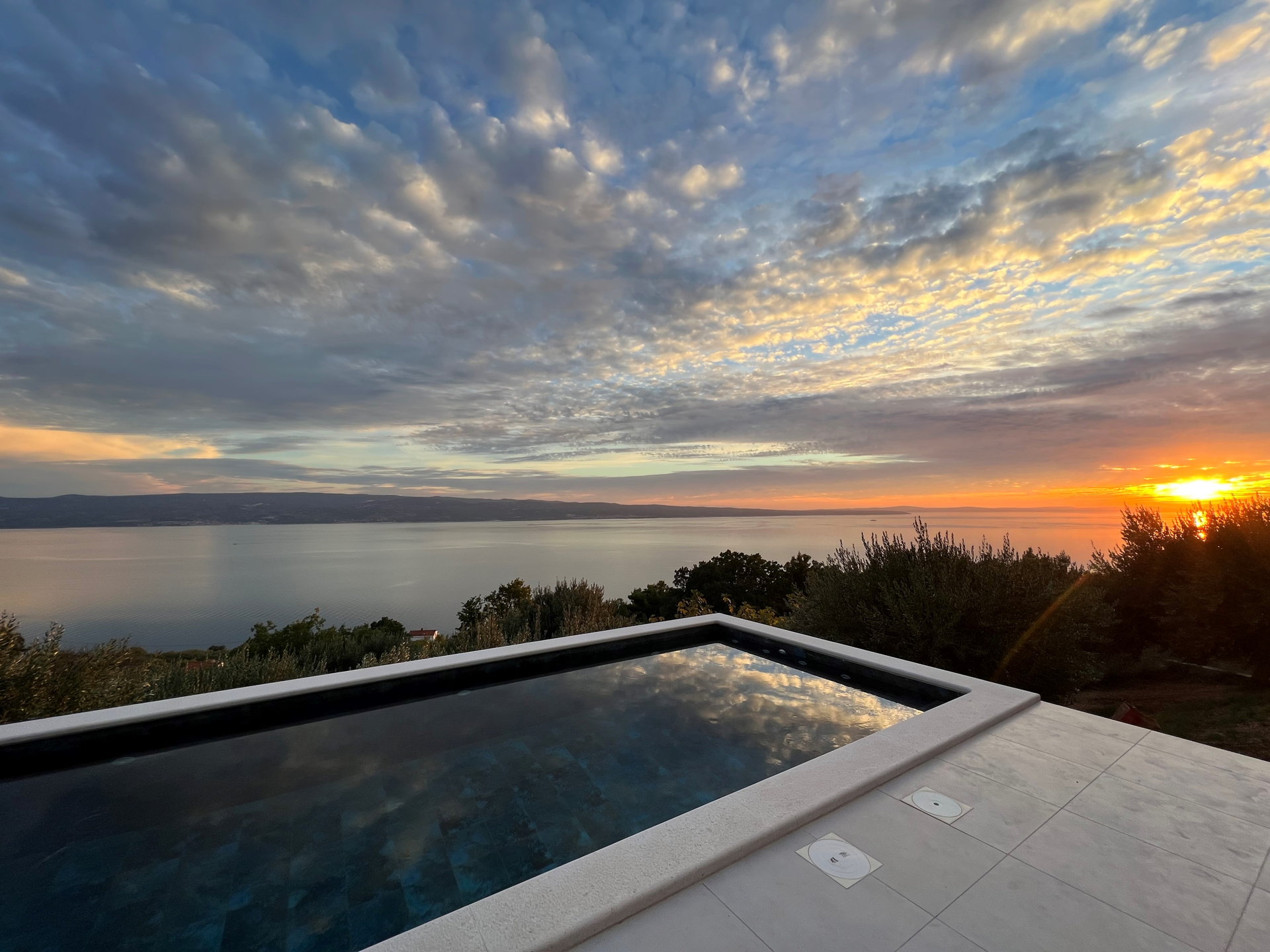 Luxury Villa Aileron with Pool