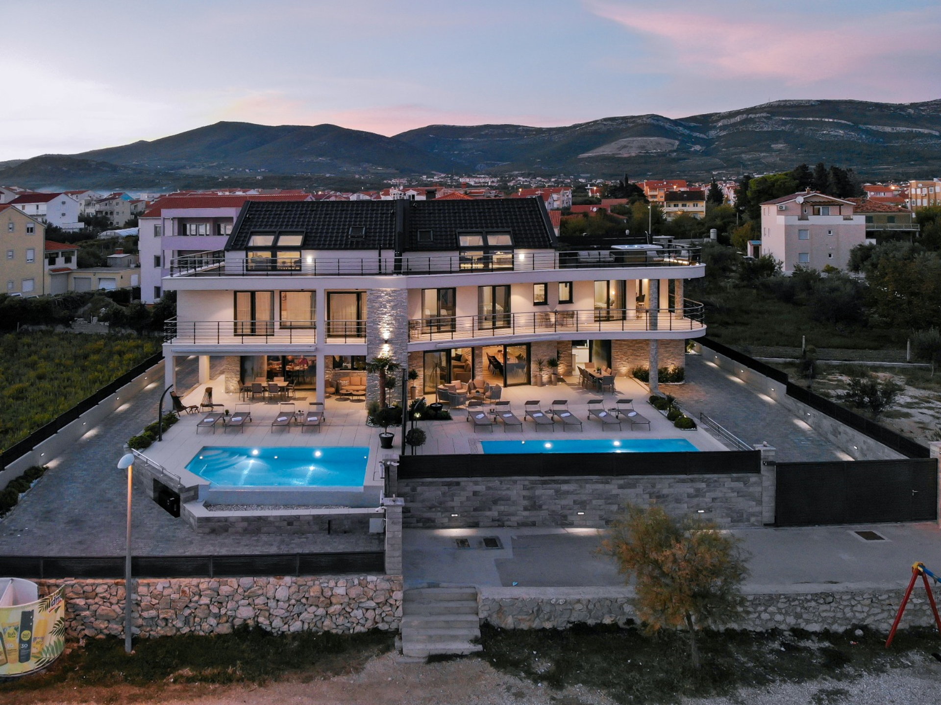 Beachfront Villa Atlantis with Pool