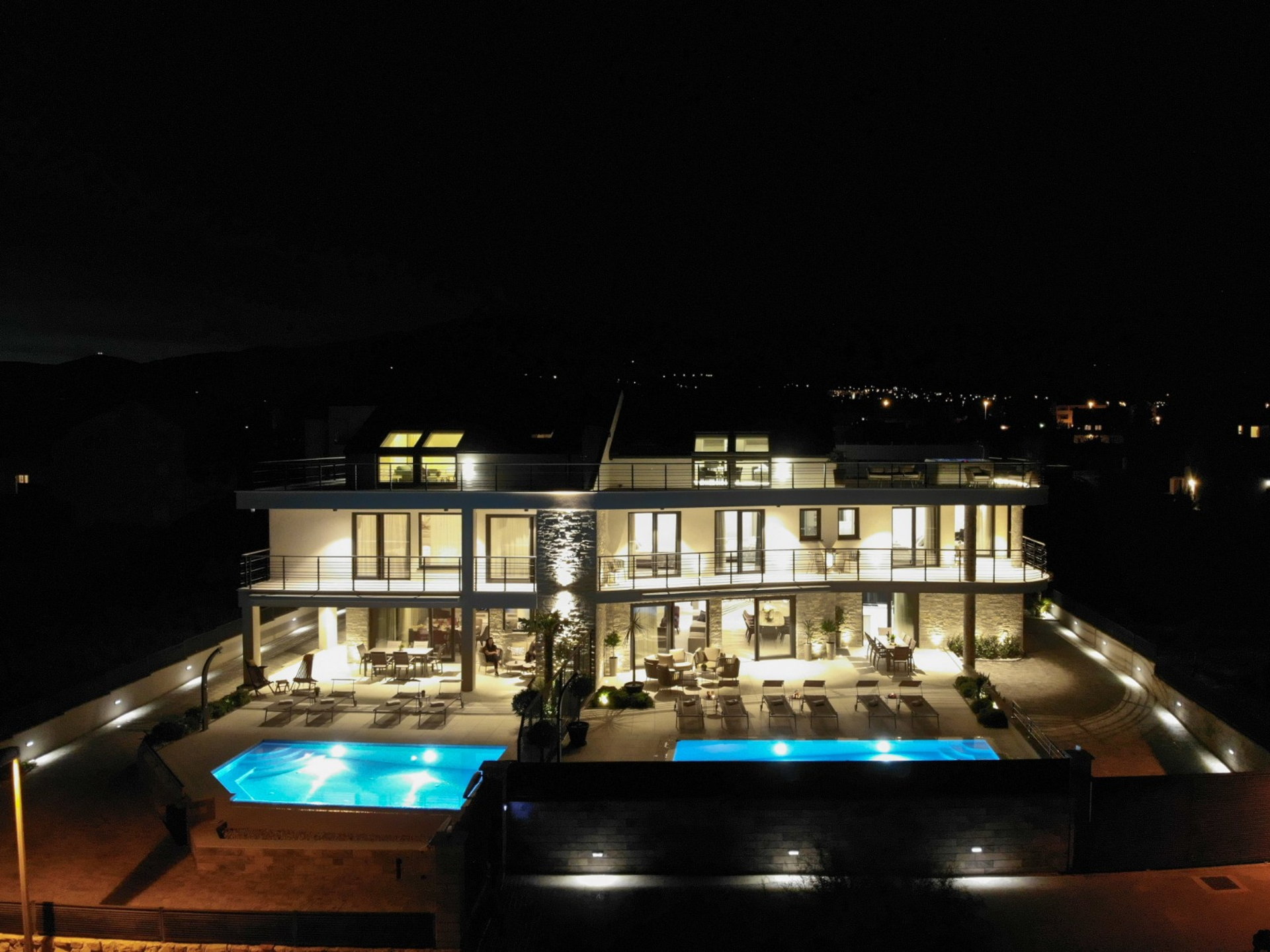 Beachfront Villa Atlantis with Pool