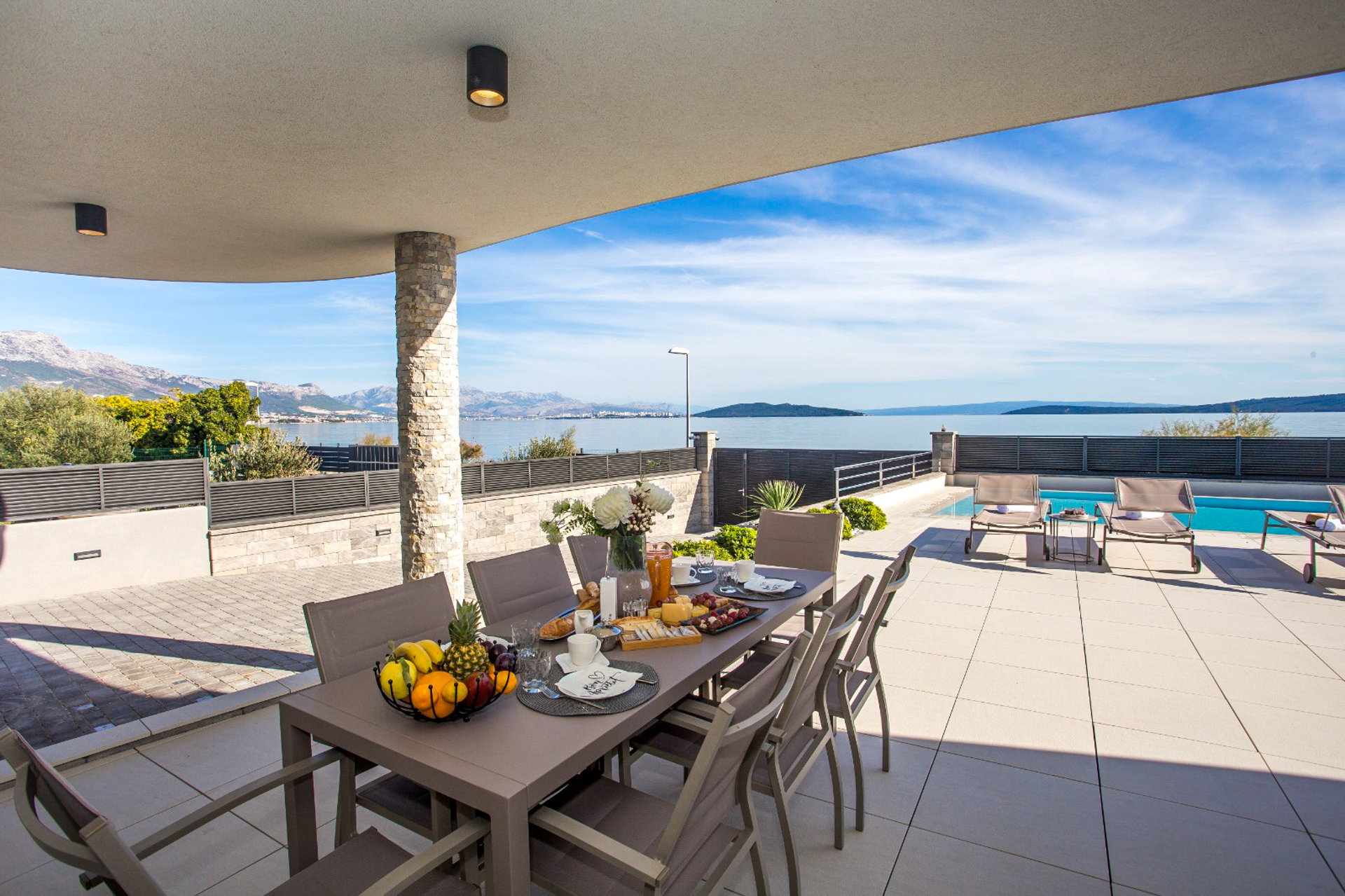Beachfront Villa Atlantis with Pool