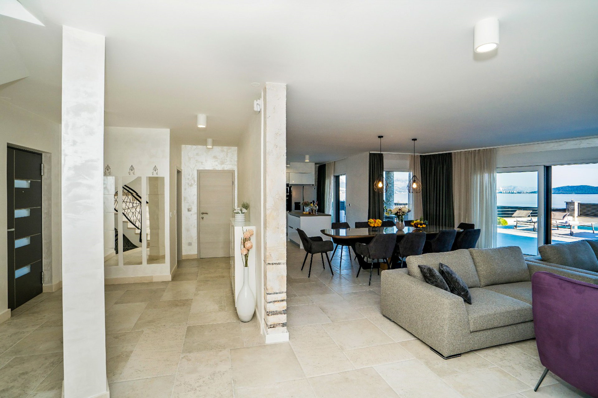 Beachfront Villa Atlantis with Pool