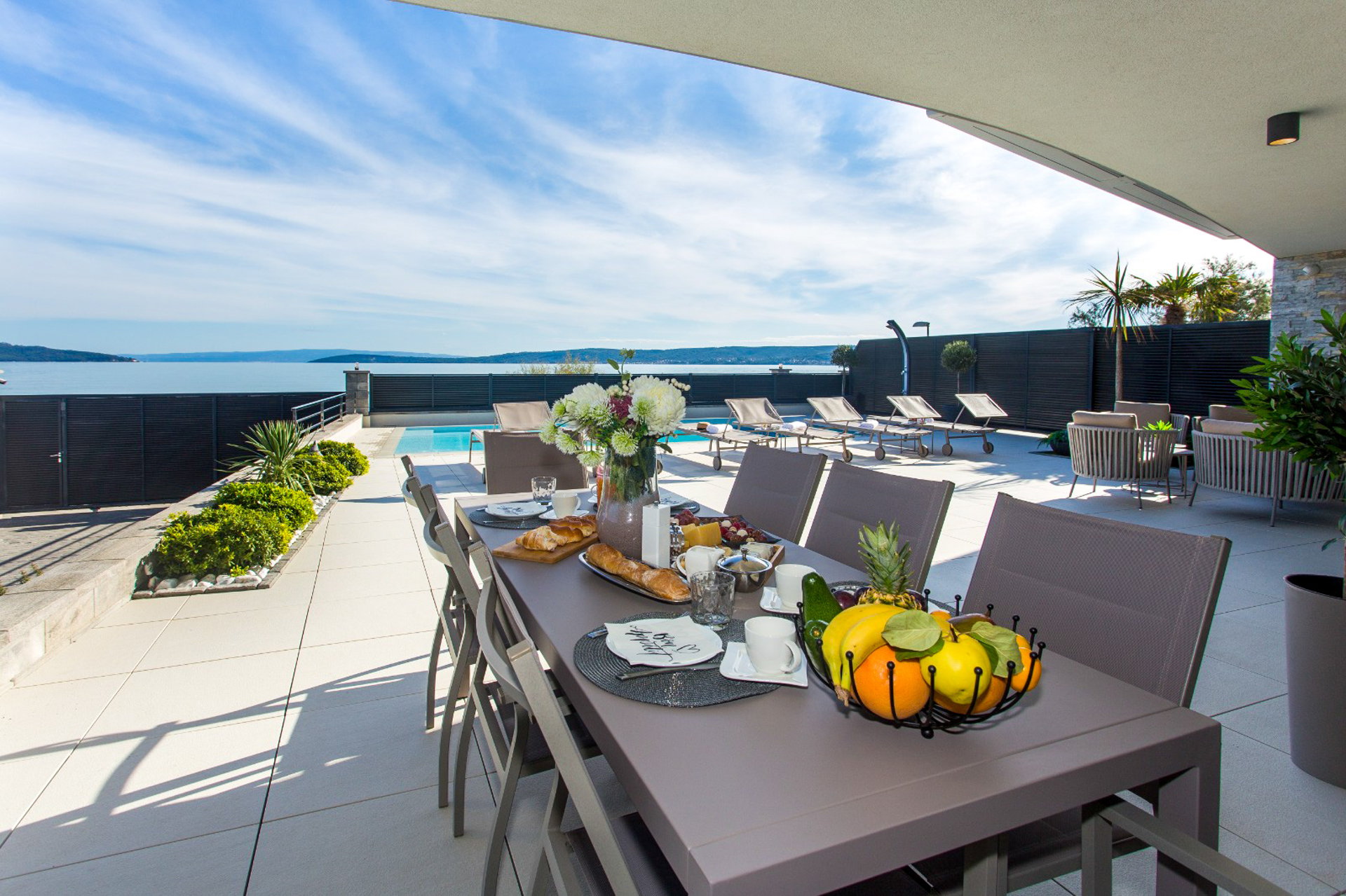 Beachfront Villa Atlantis with Pool