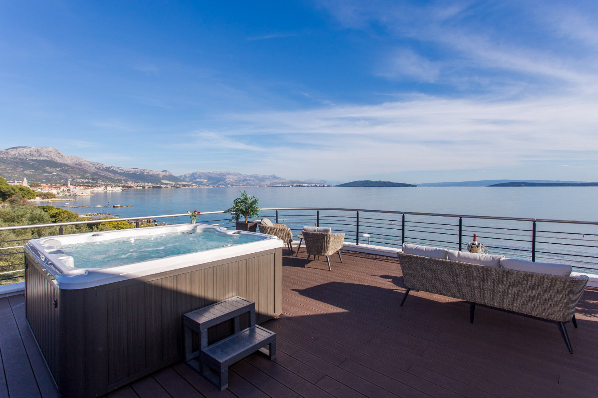 Beachfront Villa Atlantis with Pool