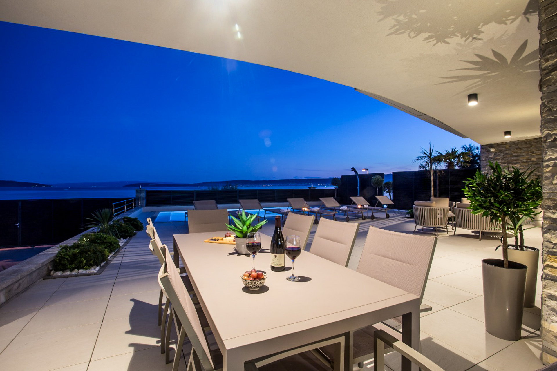 Beachfront Villa Atlantis with Pool