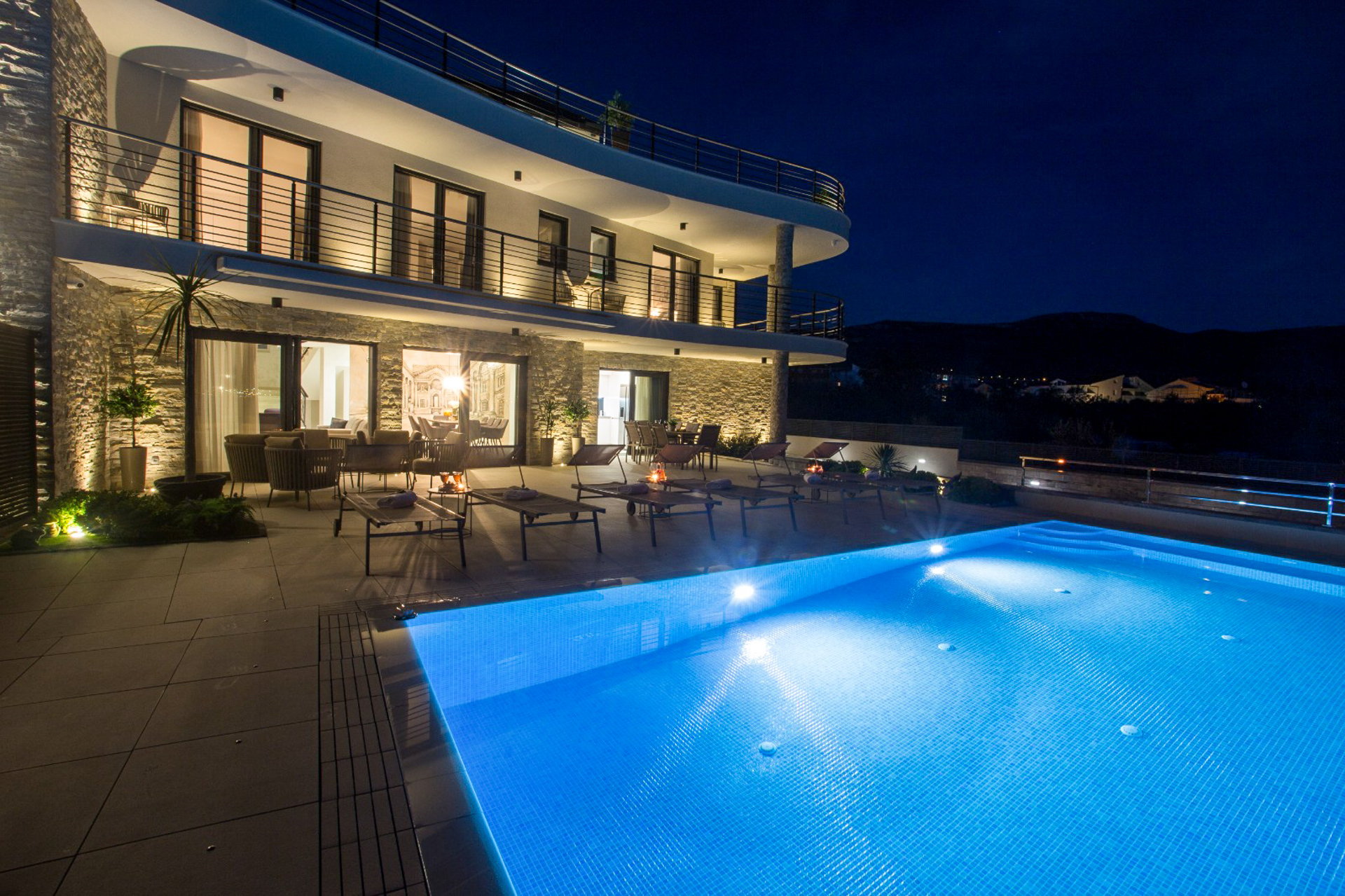 Beachfront Villa Atlantis with Pool