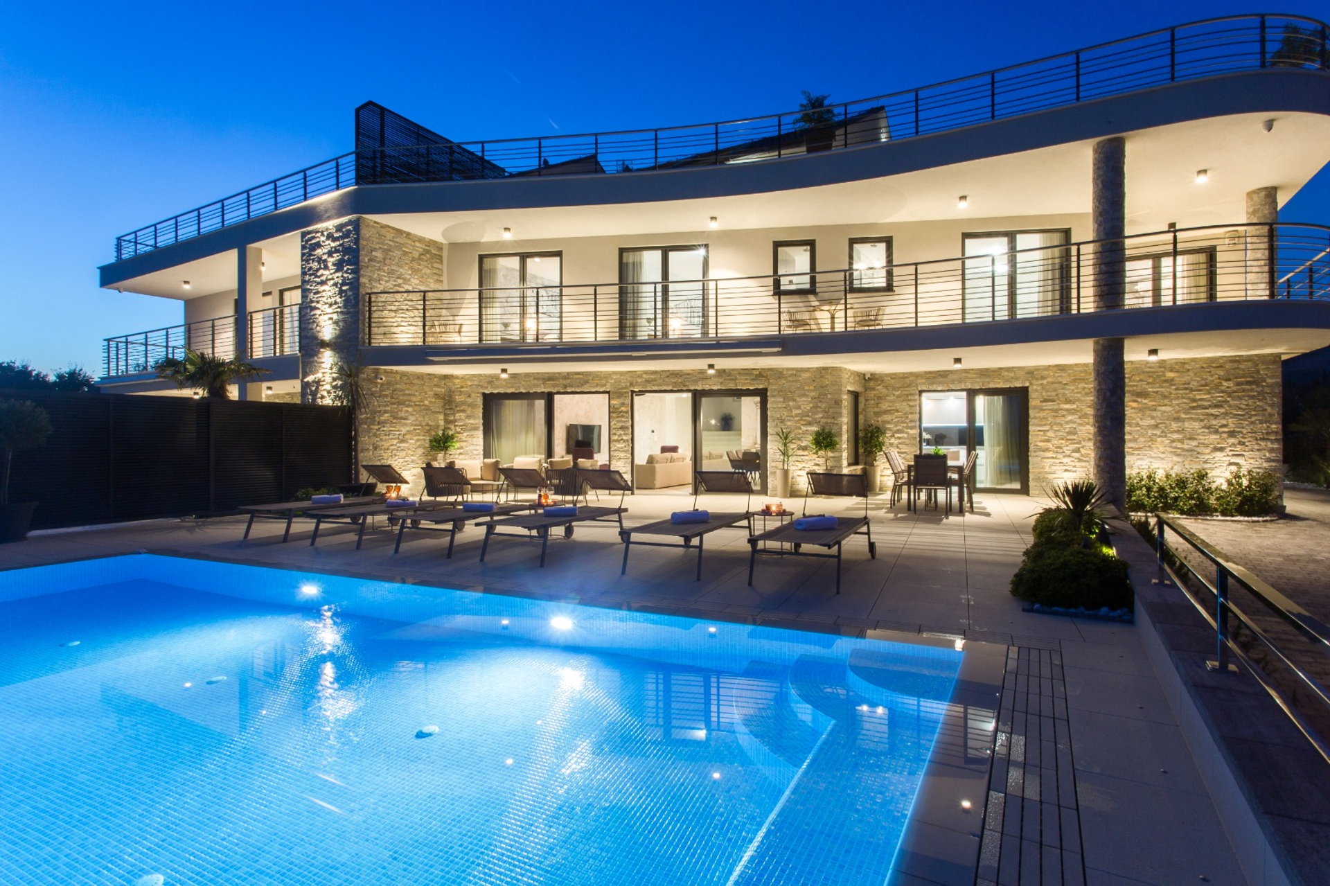 Beachfront Villa Atlantis with Pool