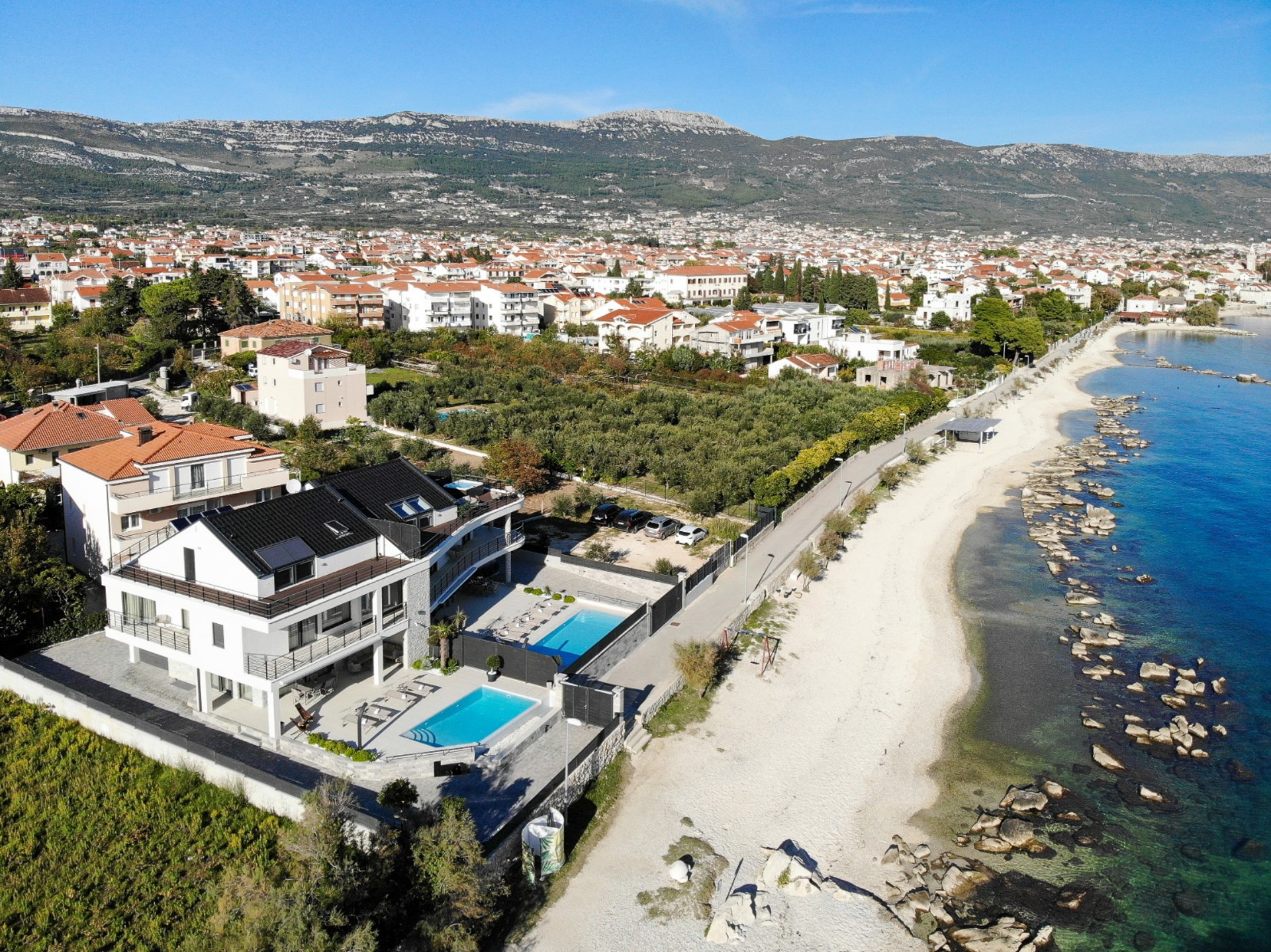Beachfront Villa Atlantis with Pool