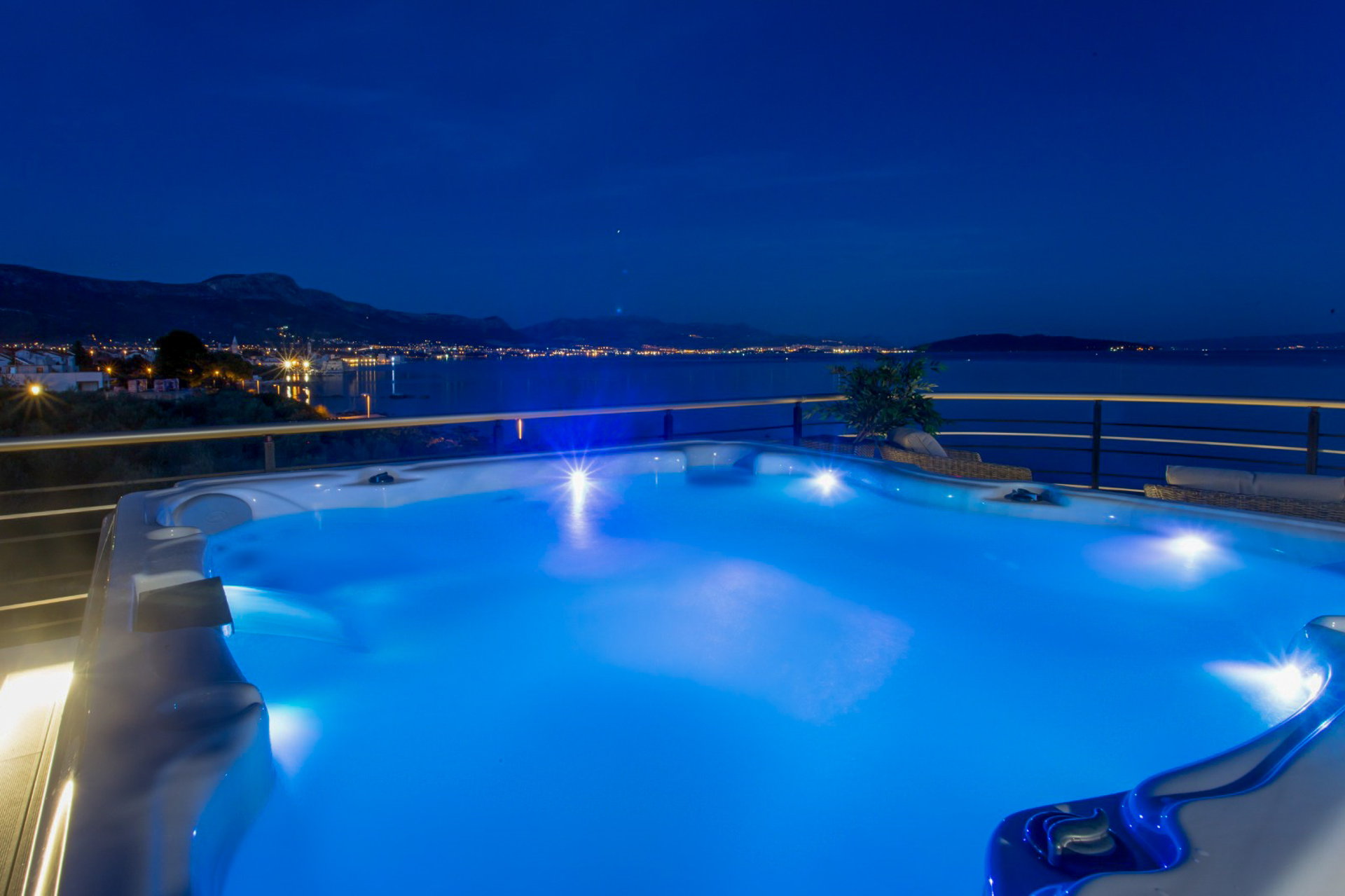 Beachfront Villa Atlantis with Pool