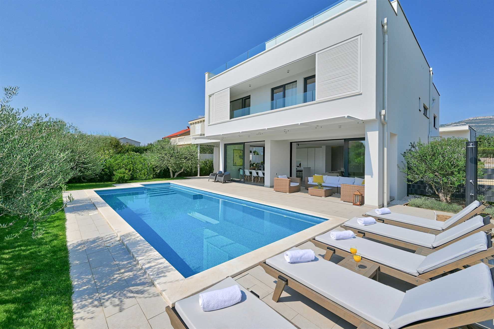 Villa Bord de Mer with Pool