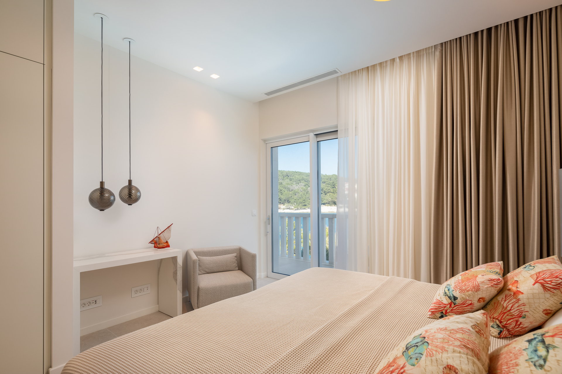 Beachfront Villa White Gem with Pool