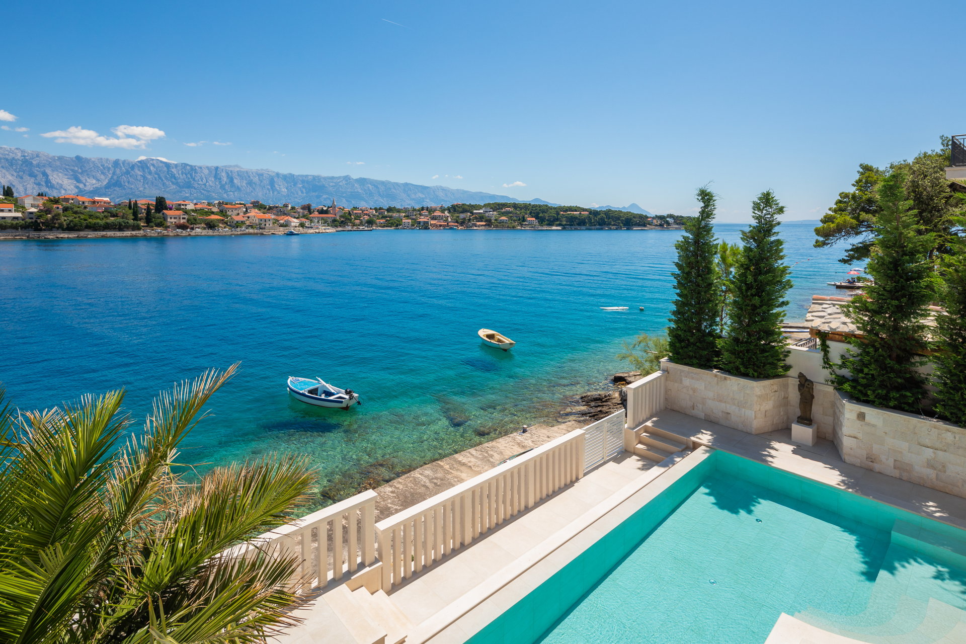 Beachfront Villa White Gem with Pool