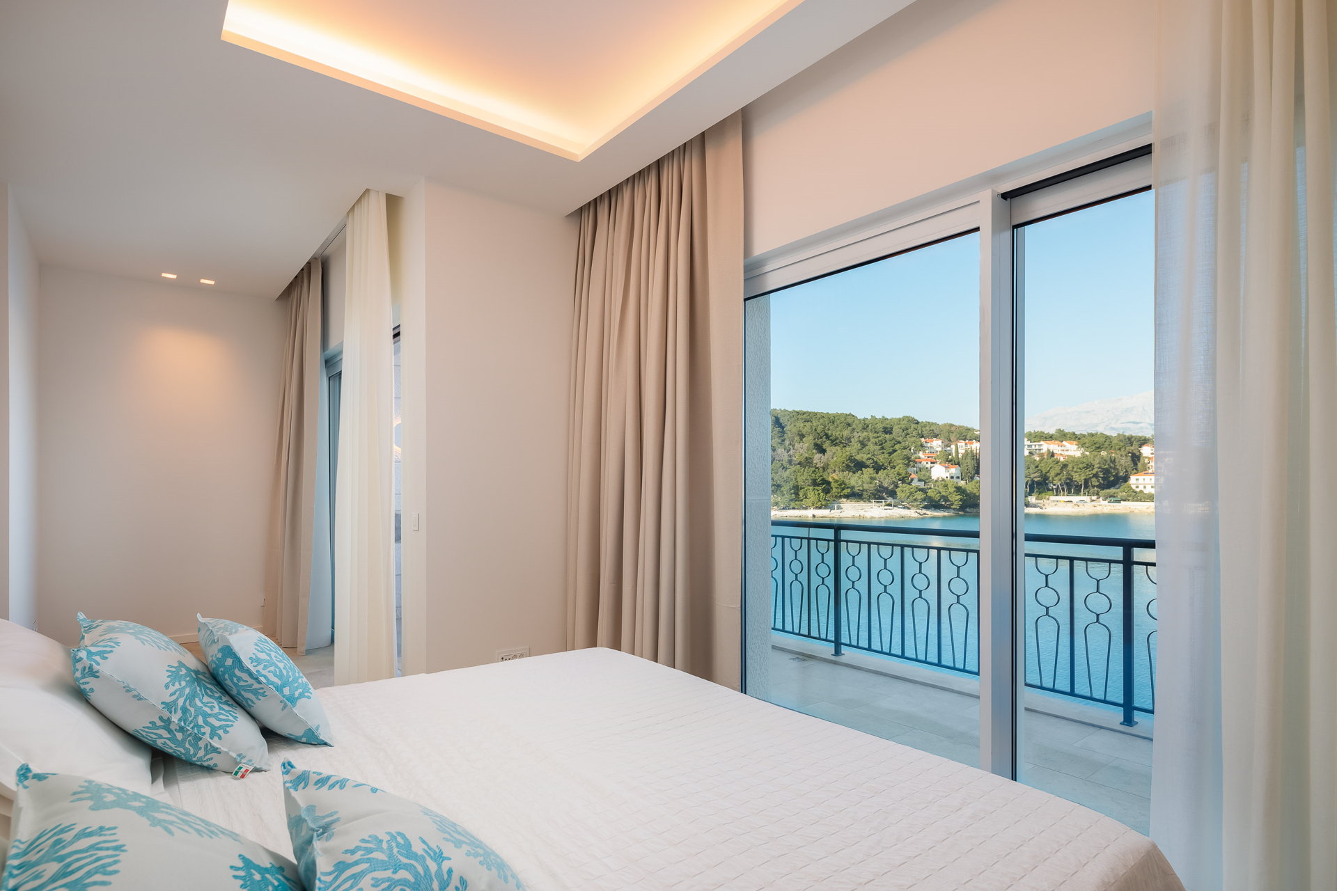 Beachfront Villa Sea La Vie with Pool