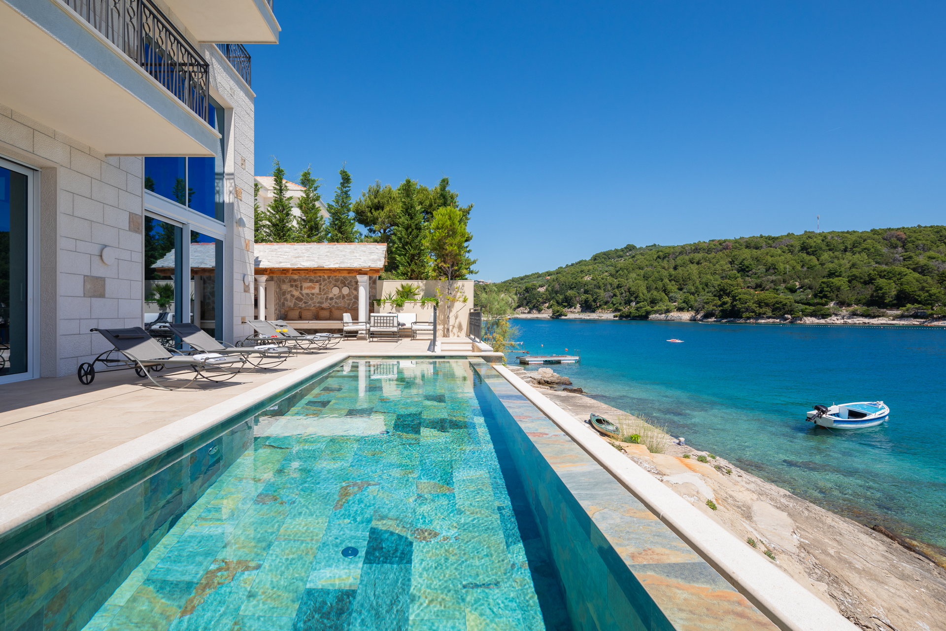 Beachfront Villa Sea La Vie with Pool