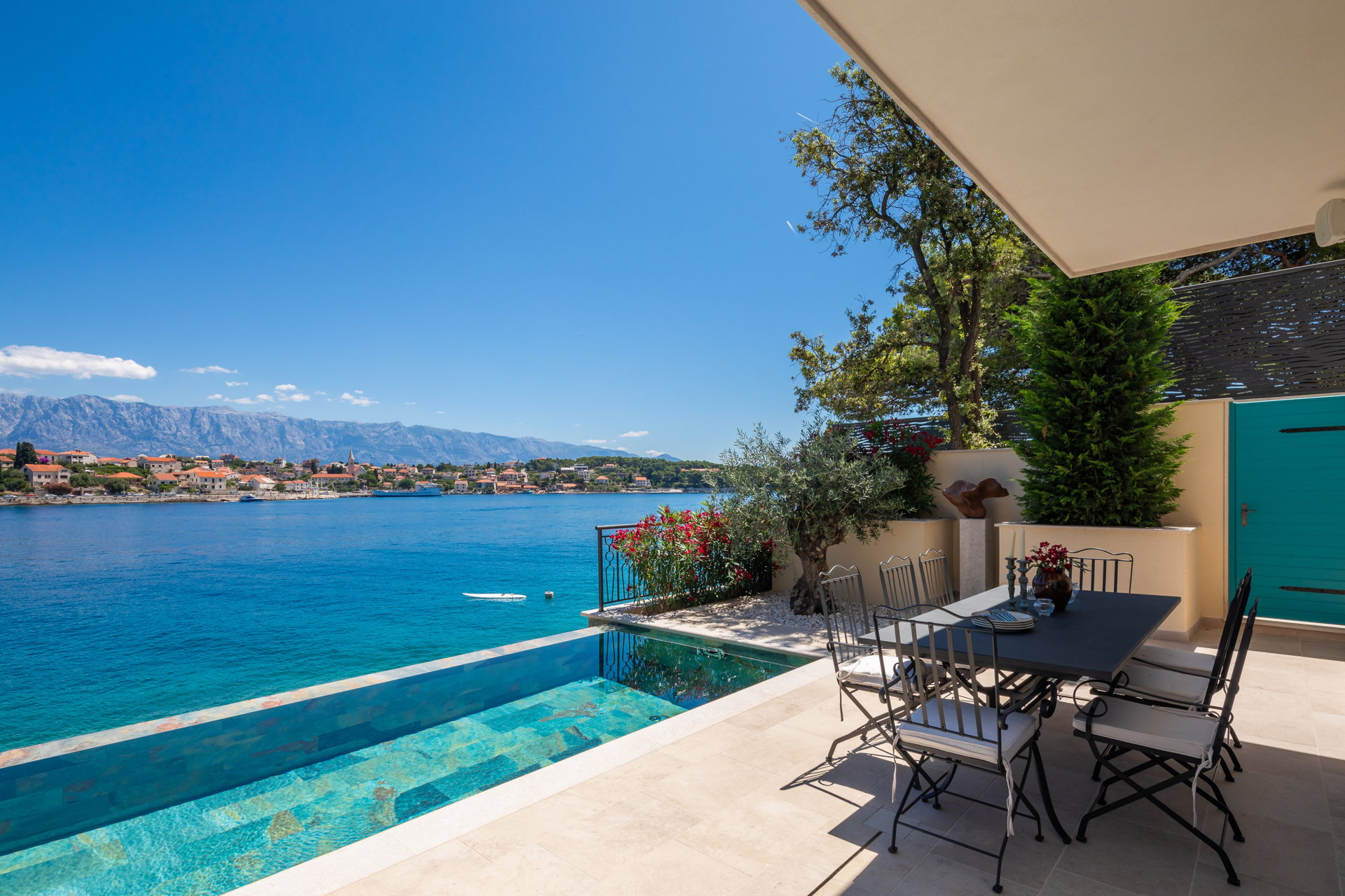 Beachfront Villa Sea La Vie with Pool