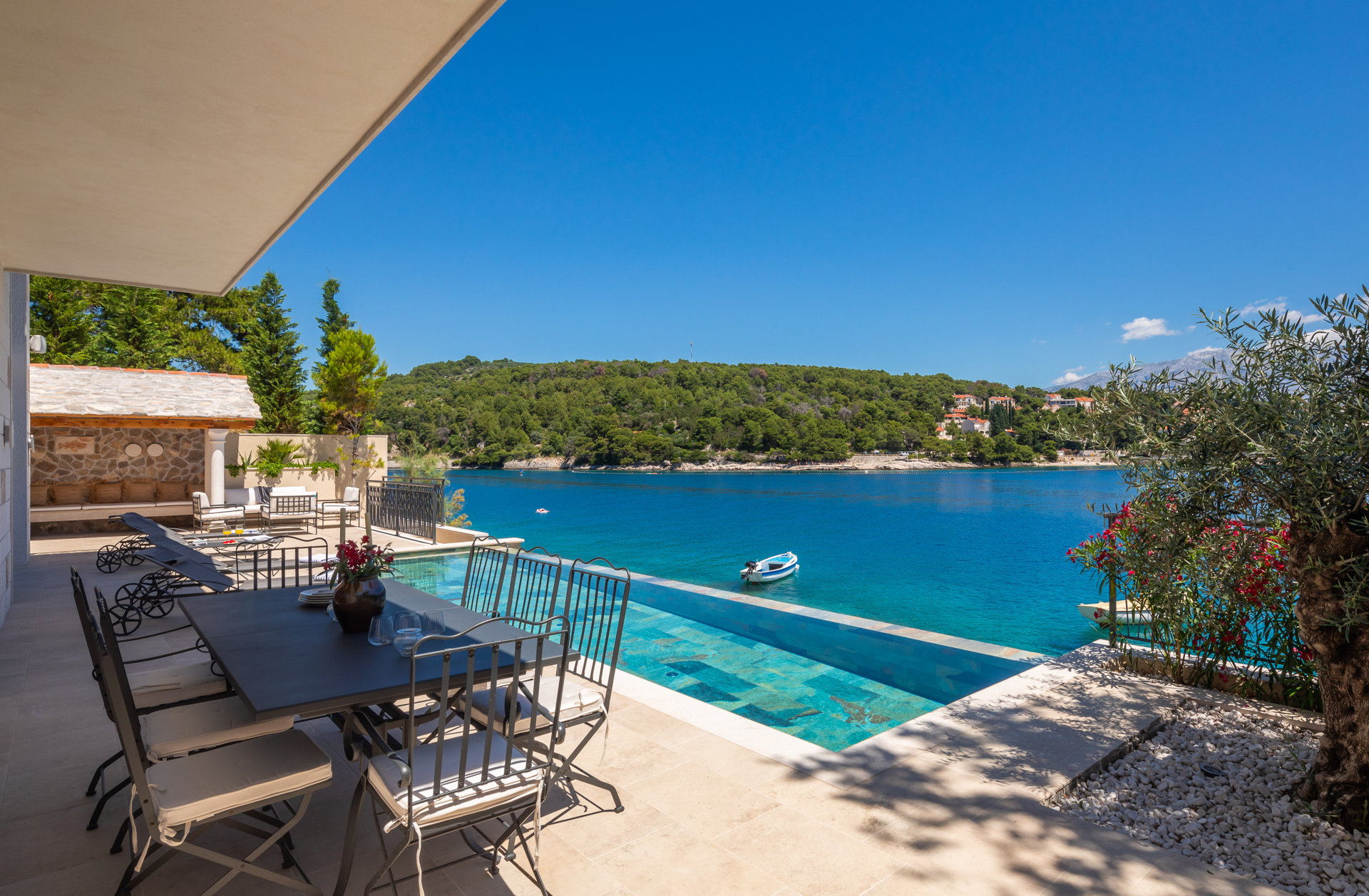 Beachfront Villa Sea La Vie with Pool