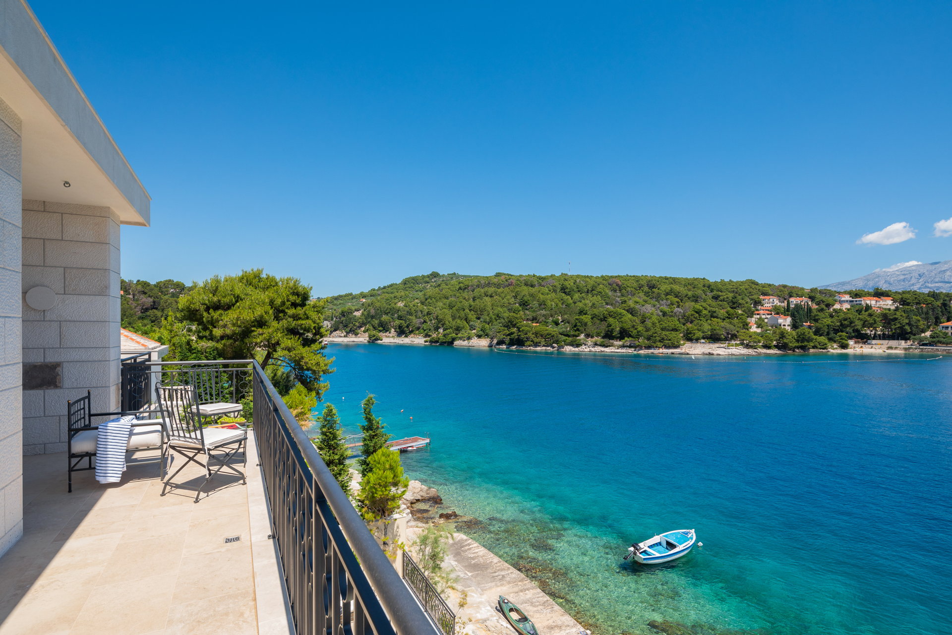 Beachfront Villa Sea La Vie with Pool