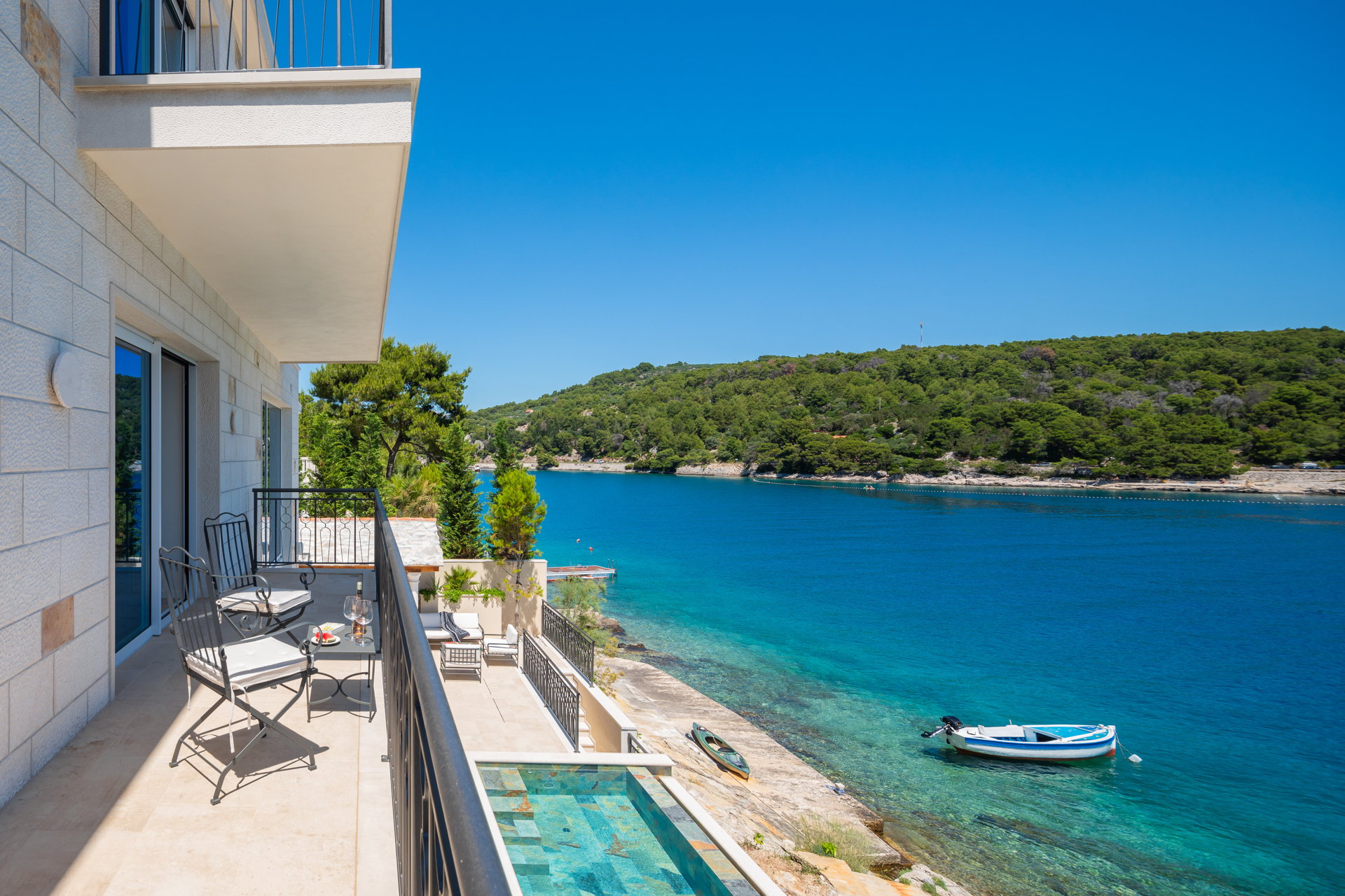 Beachfront Villa Sea La Vie with Pool